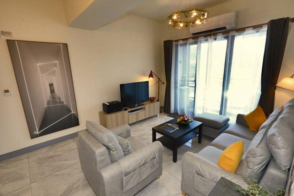 Modern Chic view 4