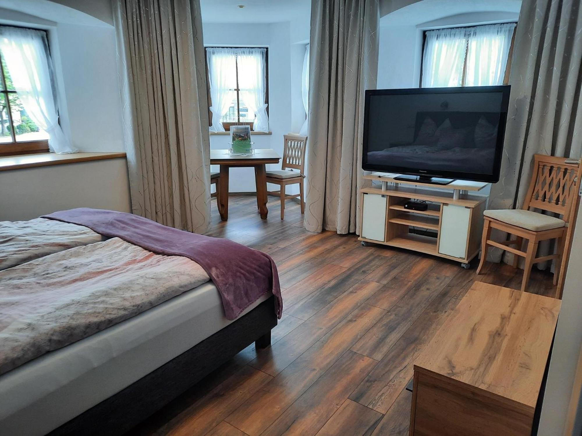 Gasthof Erzherzog Rainer - Zimmer und Ferienwohnung