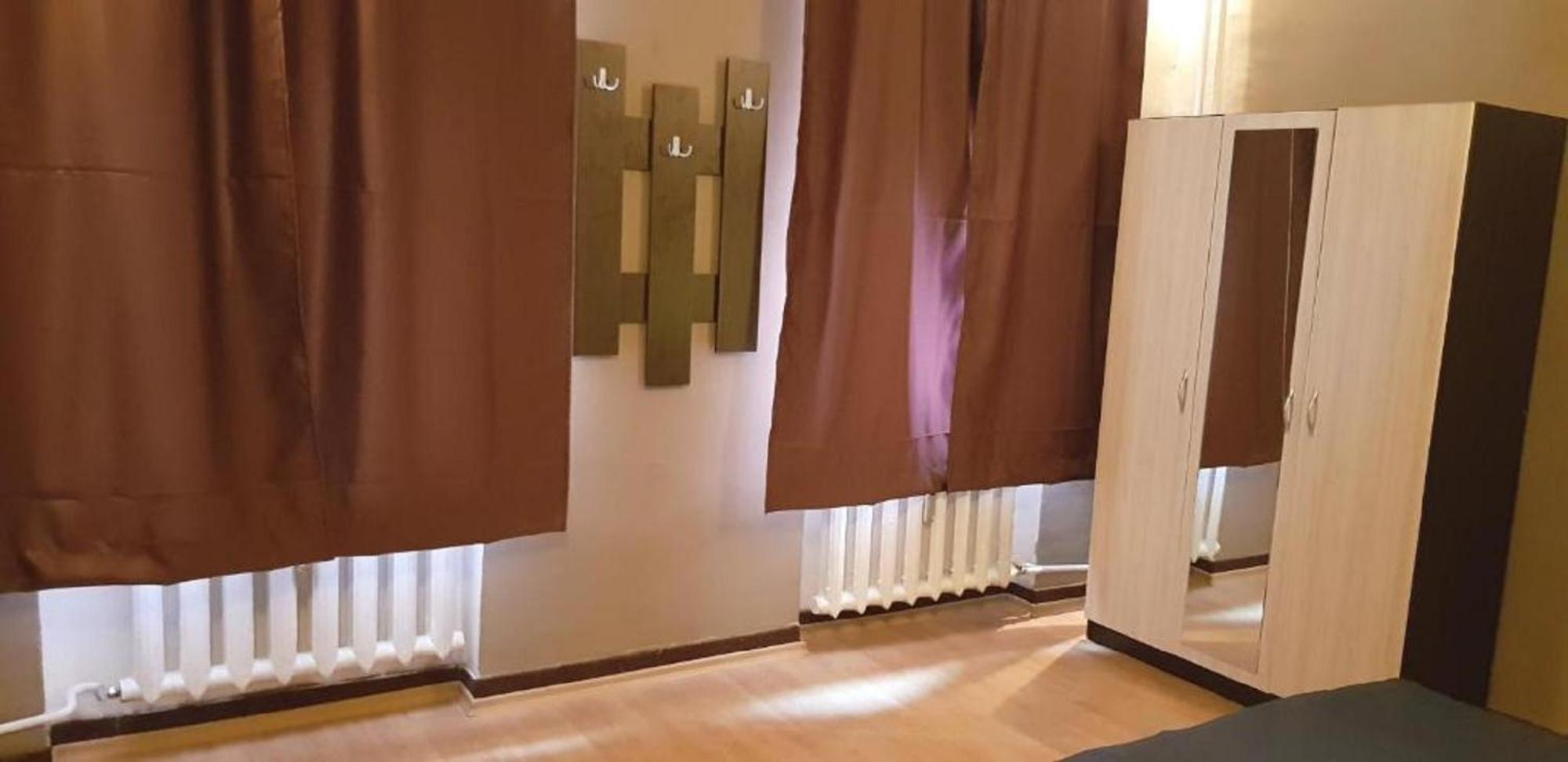 Vintage private rooms in the heart of the downtown view 2