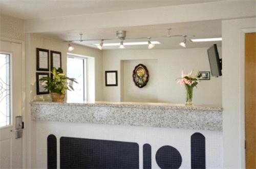 Turlock Vacations - Turlock Inn - Property Image 9