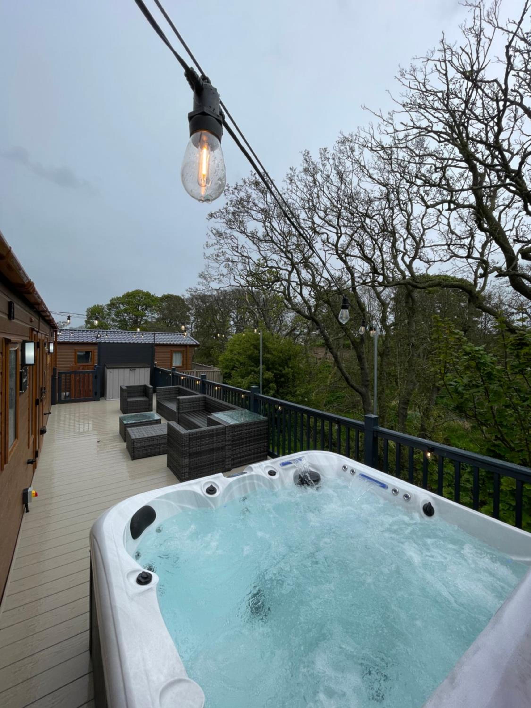 Boggy Creek - lodge with hot tub view 3