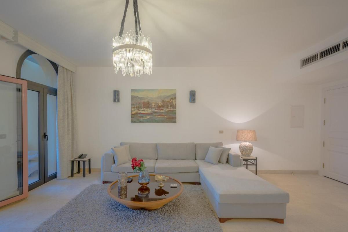 Heated Jacuzzi 2BR Apartment on Yacht view view 4