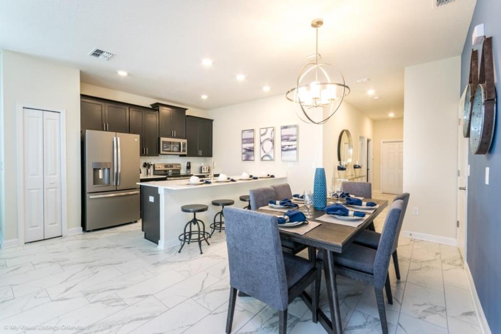 Luxury 5 Bed Townhome With Pool townhouse view 4