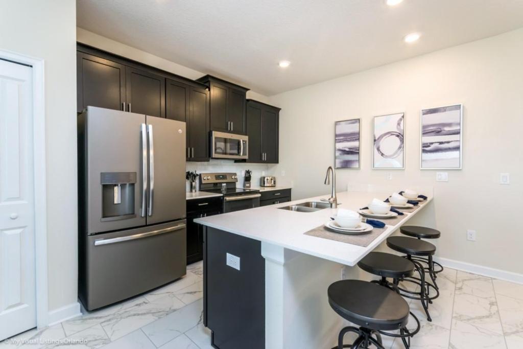 Luxury 5 Bed Townhome With Pool townhouse view 5