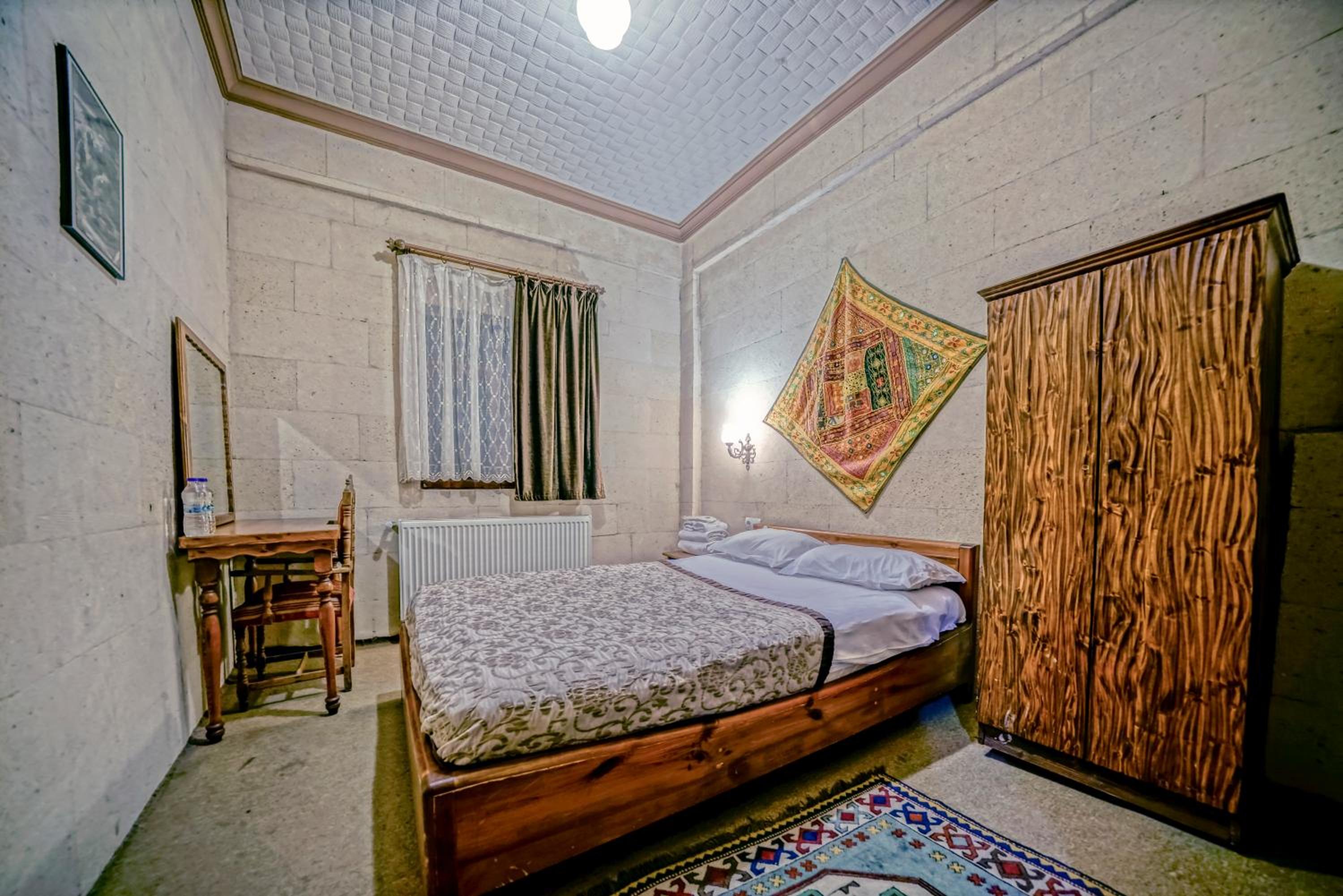 Elysee Cave House - Image 13