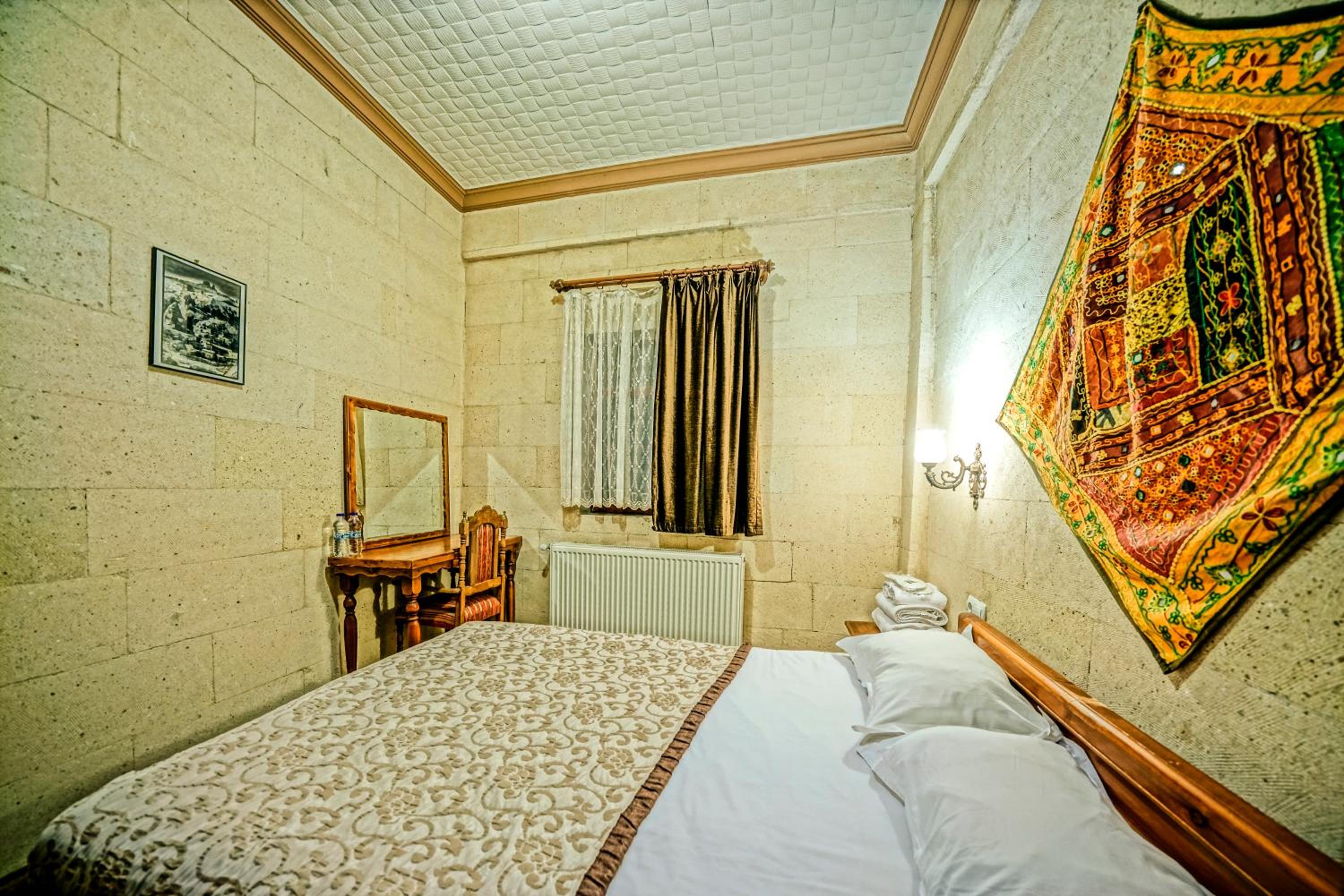 Elysee Cave House - Image 17