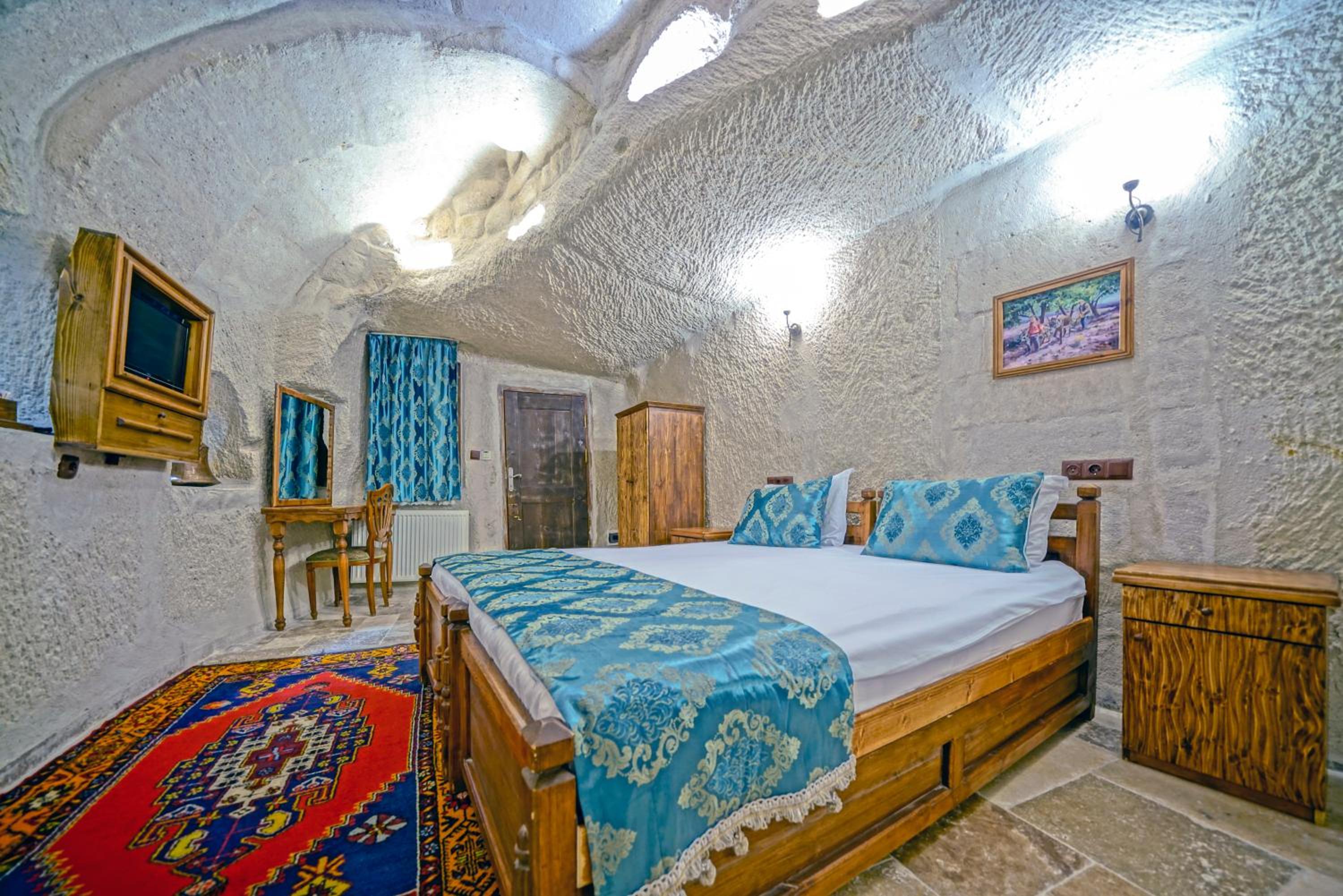 Elysee Cave House - Image 109