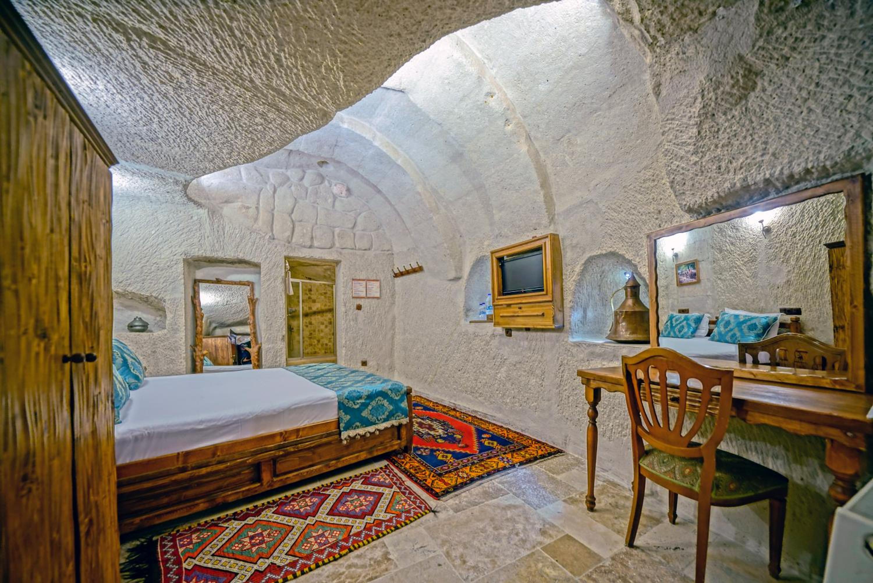 Elysee Cave House - Image 24
