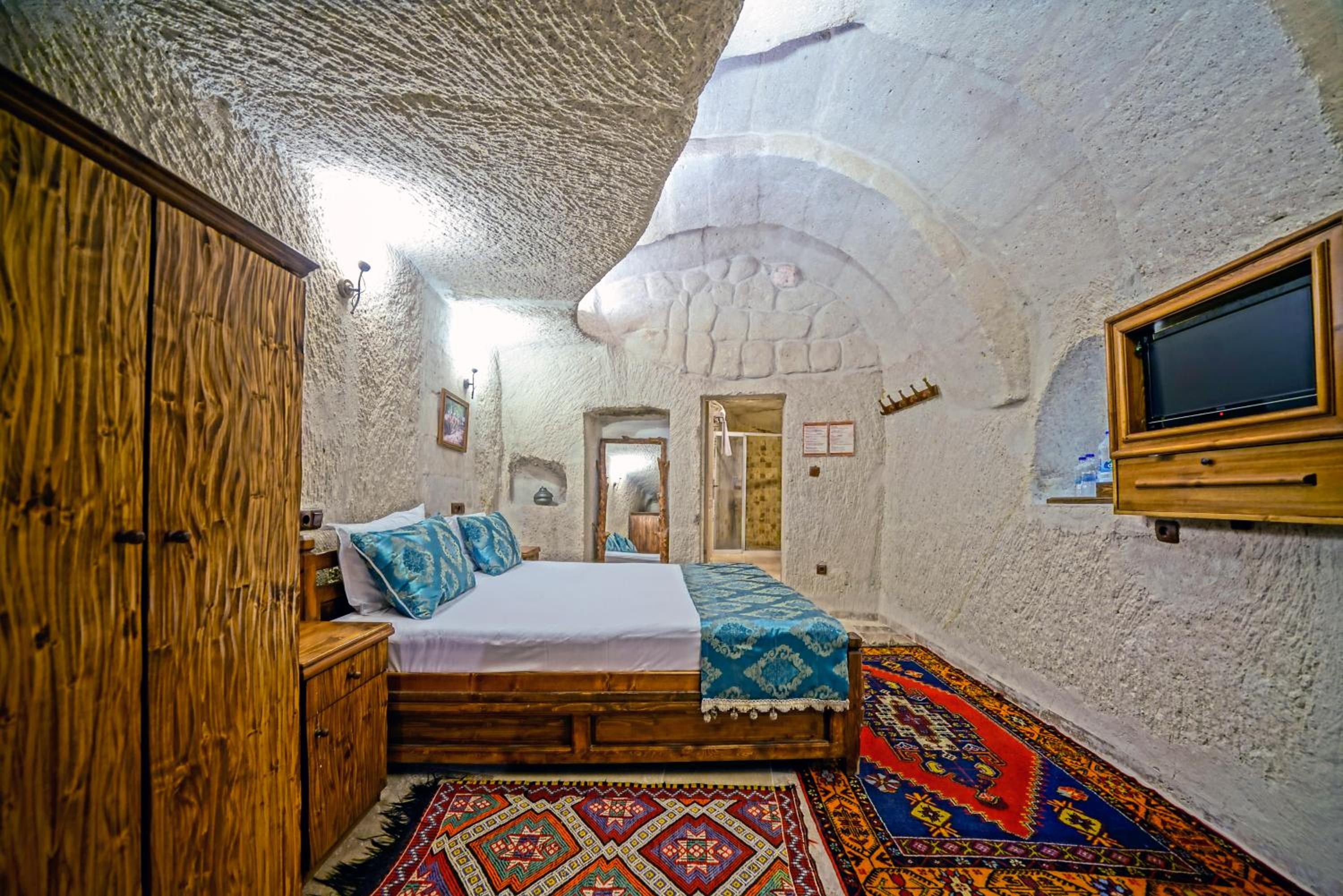 Elysee Cave House - Image 23