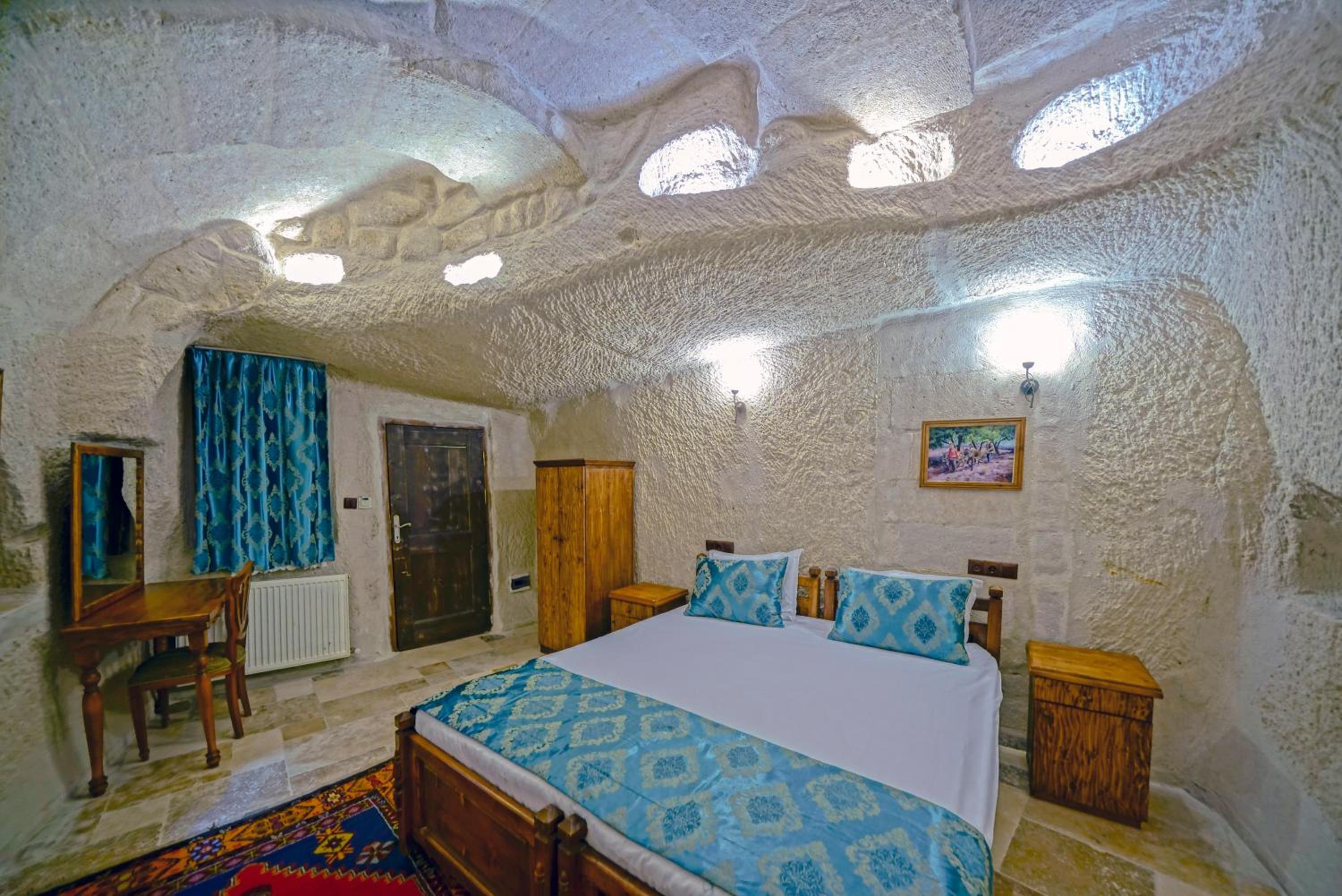 Elysee Cave House - Image 22