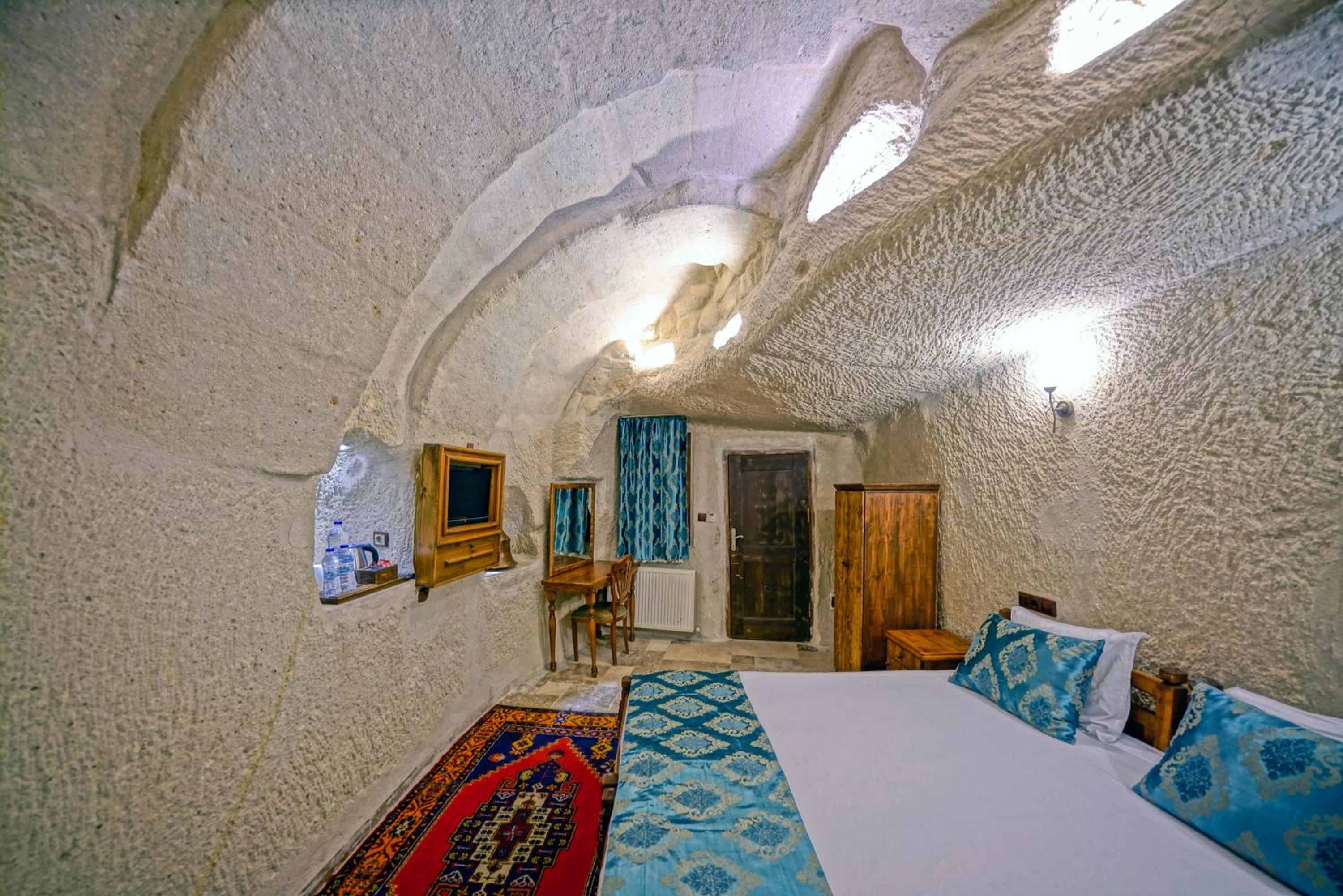 Elysee Cave House - Image 26