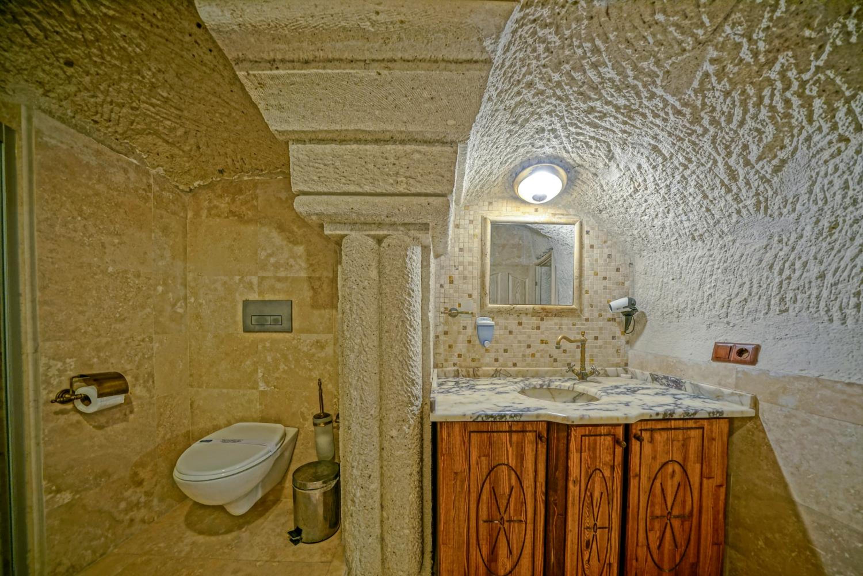 Elysee Cave House - Image 25