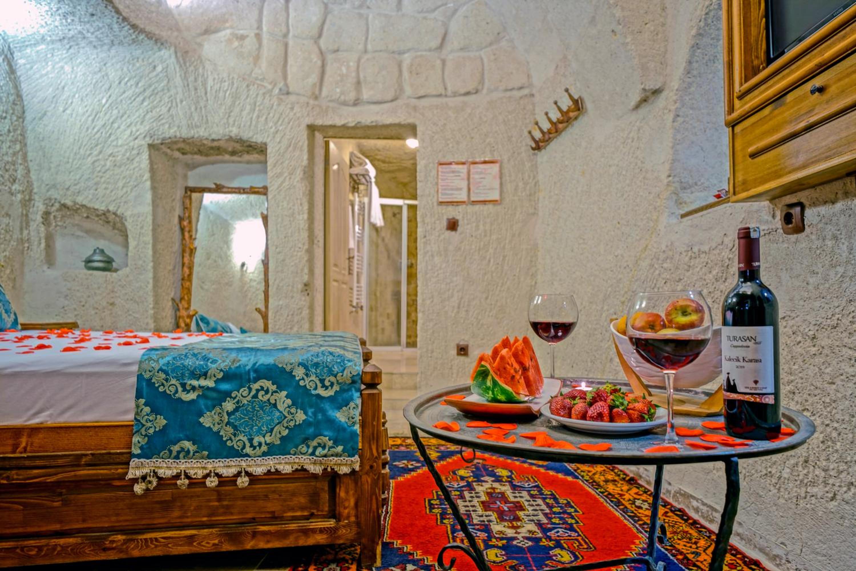 Elysee Cave House - Image 108