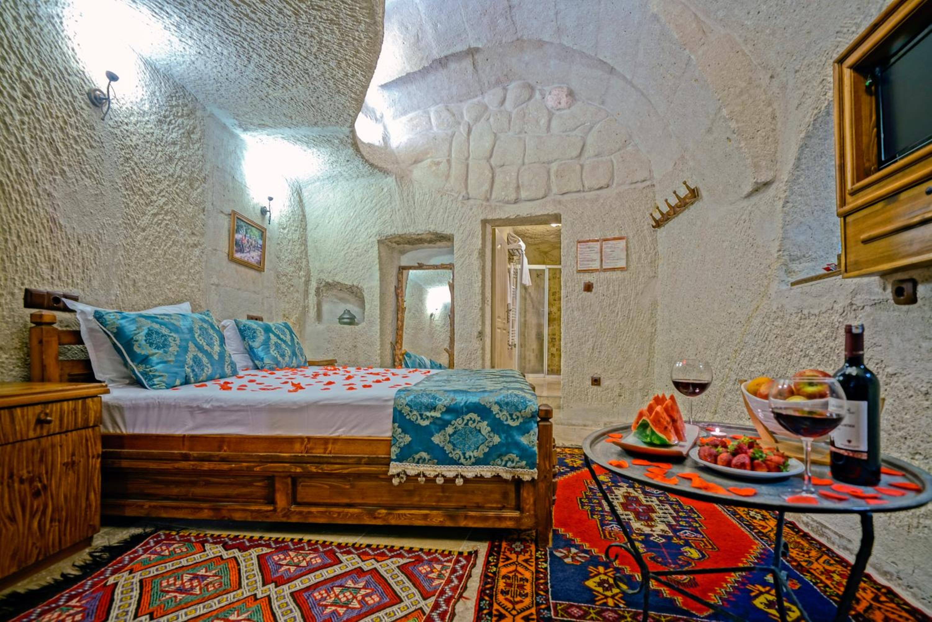 Elysee Cave House - Image 119