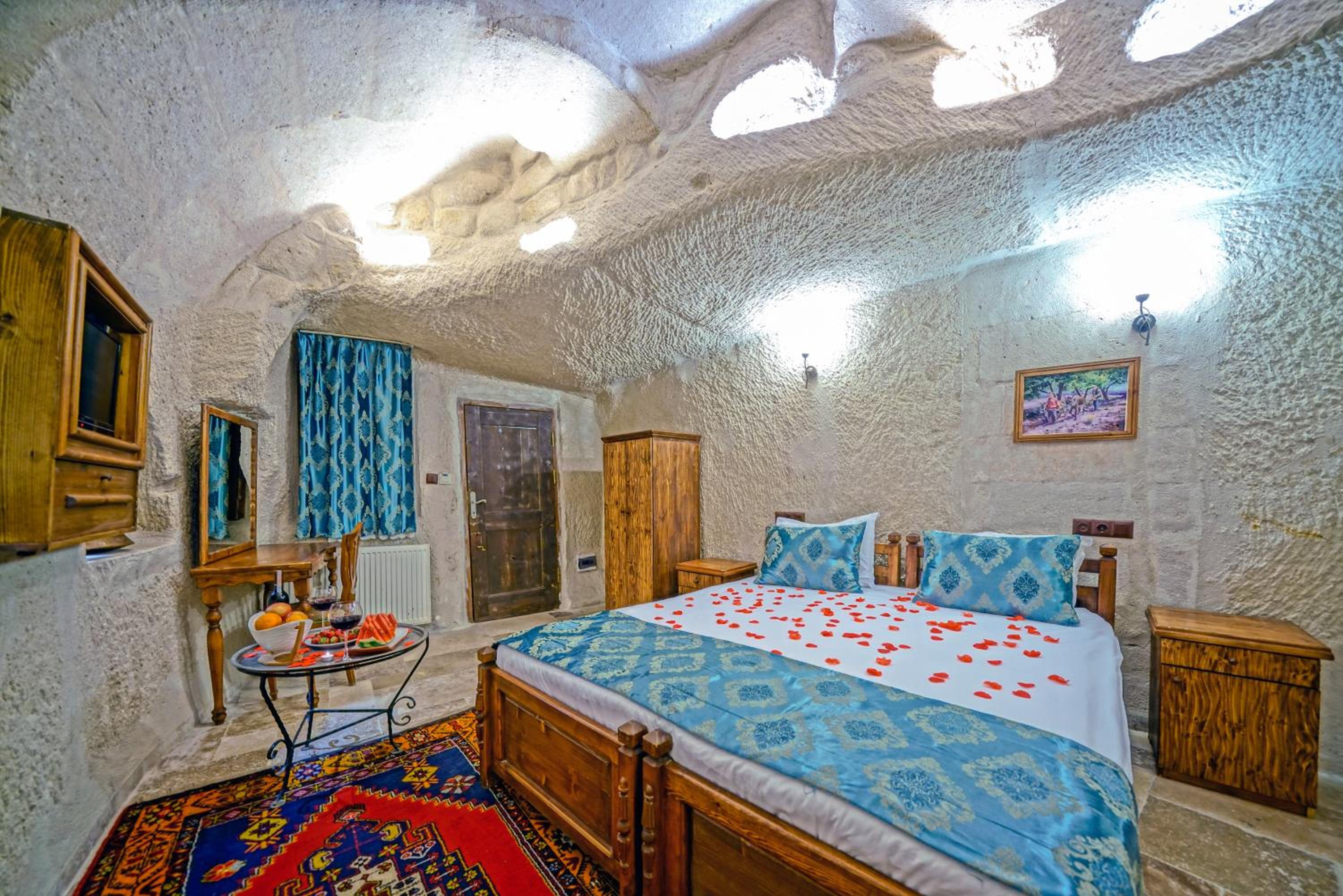 Elysee Cave House - Image 84