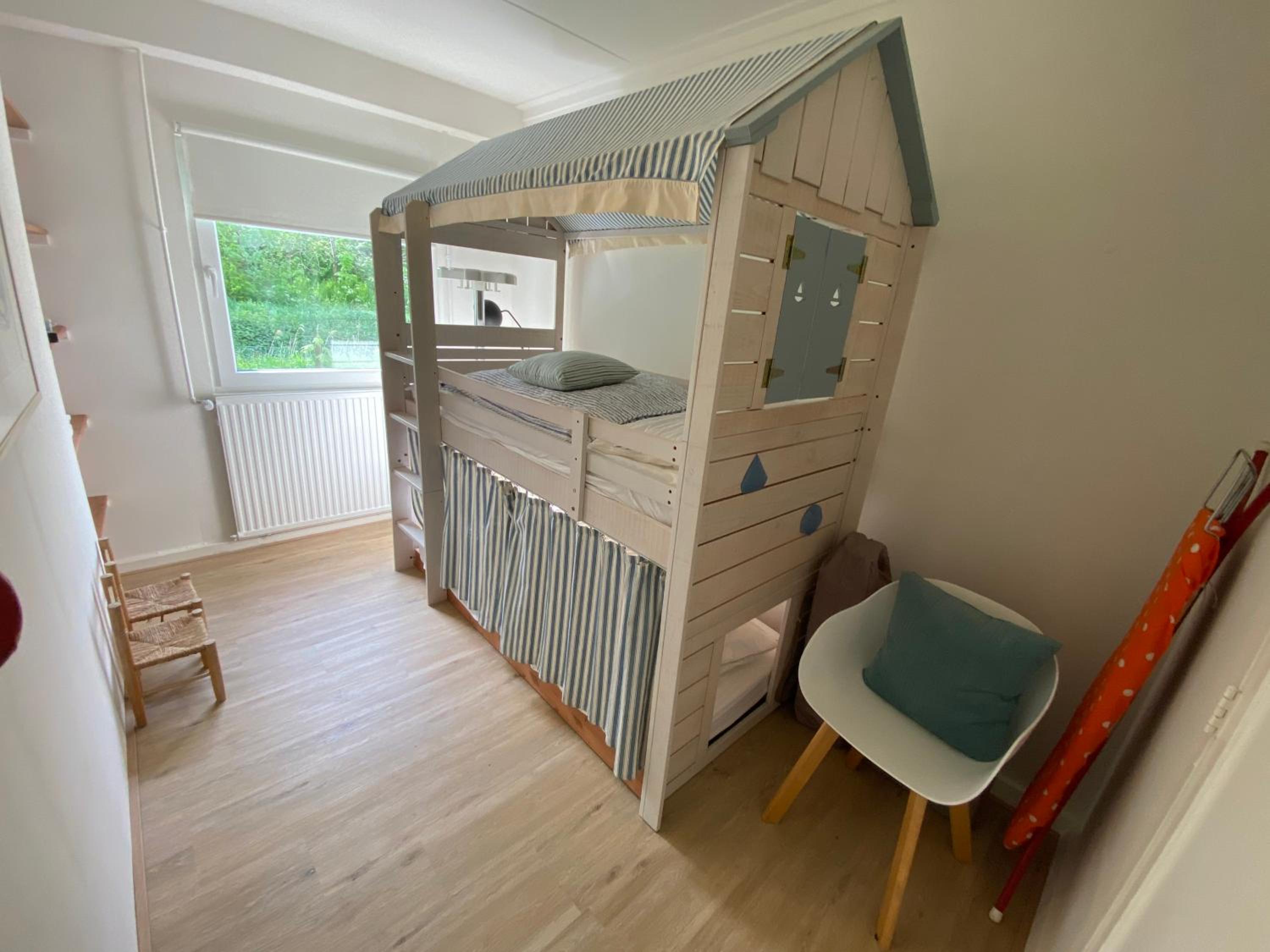 Family bungalow with garden for 6-8 people