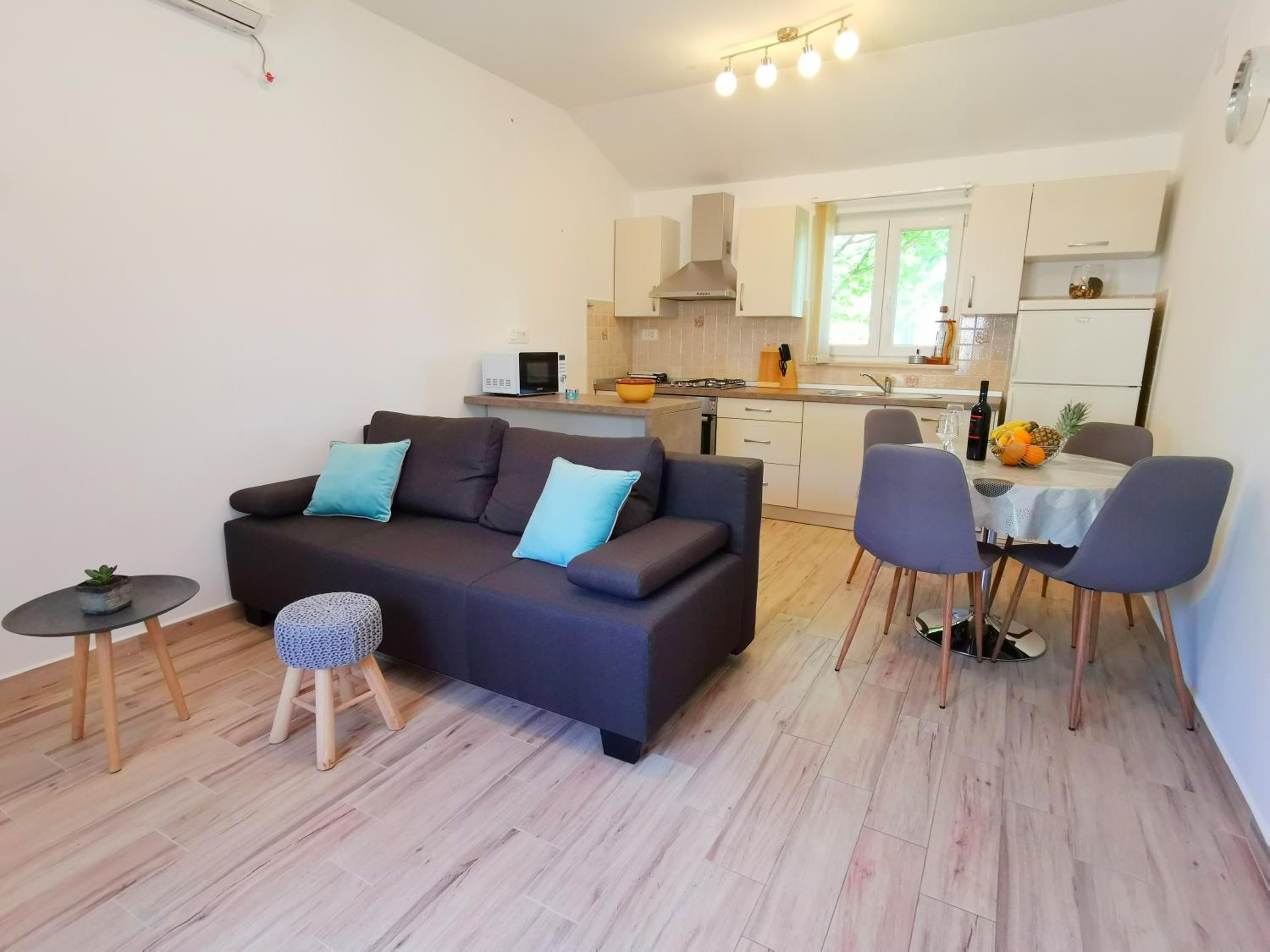 Vidas Nela - Holiday House