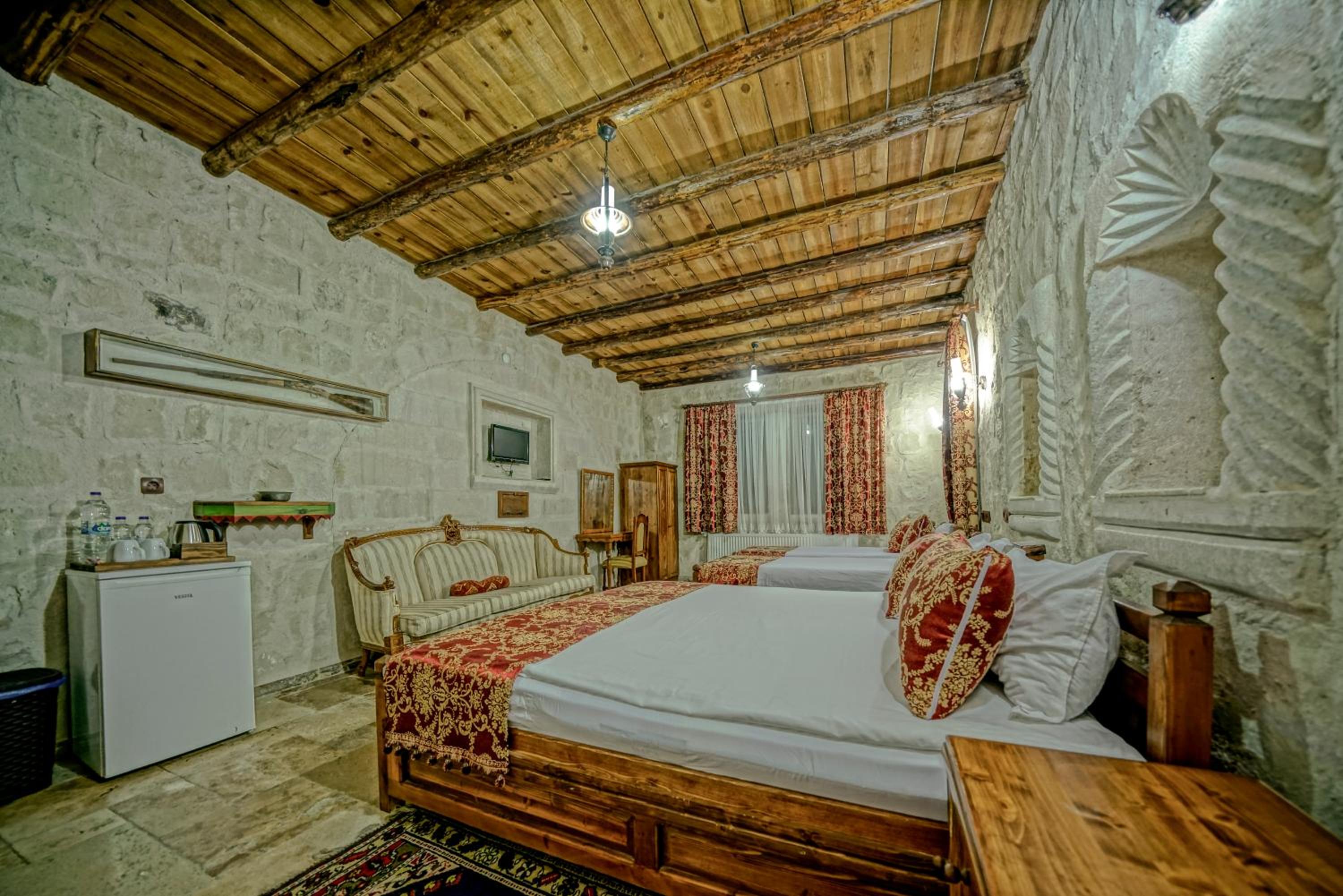 Elysee Cave House - Image 35
