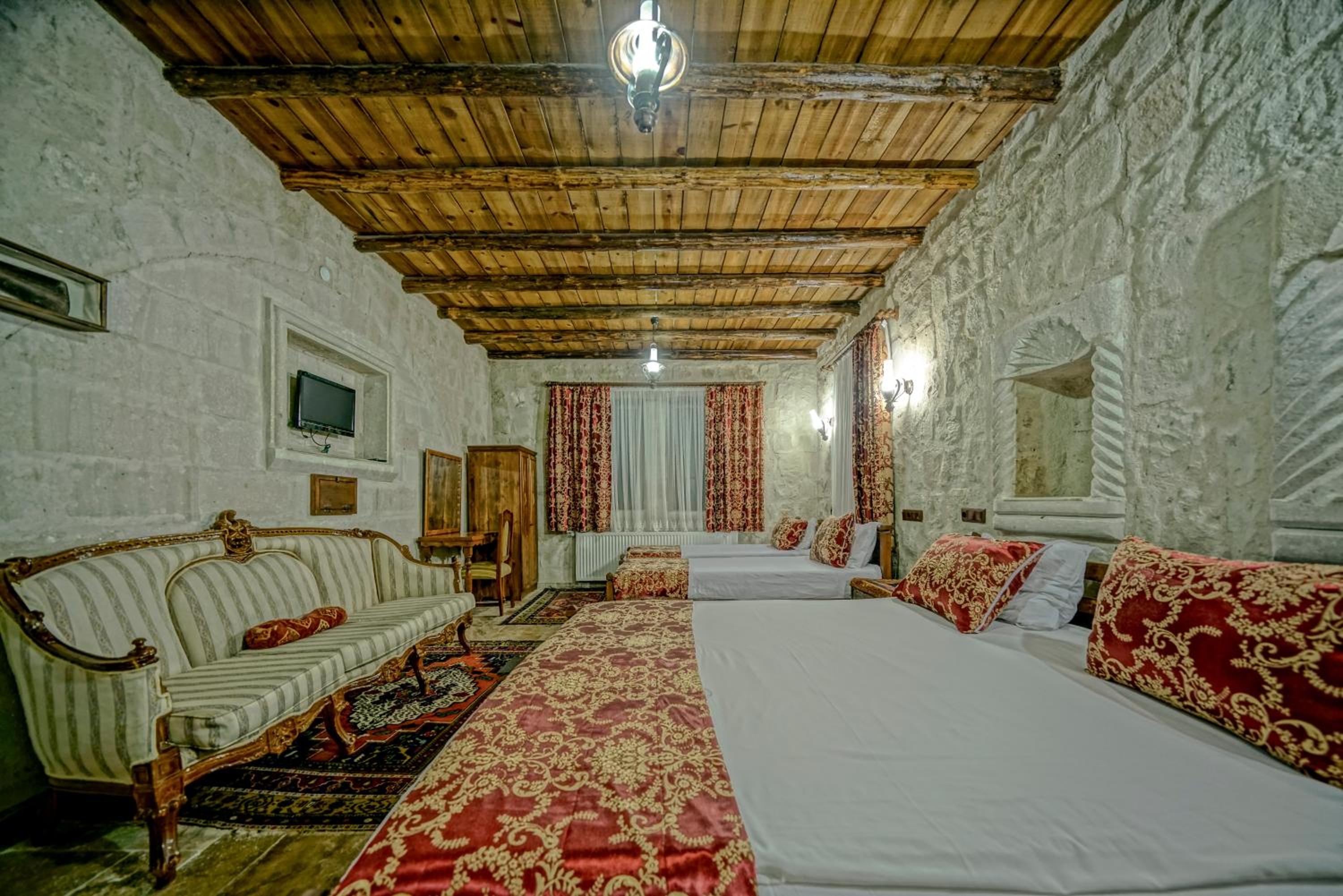 Elysee Cave House - Image 34