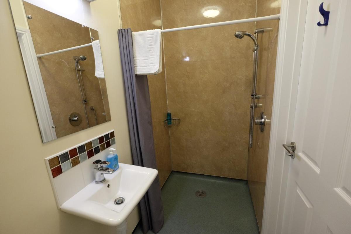 Penrith Vacations - Wayfarers Independent Hostel - Property Image 17