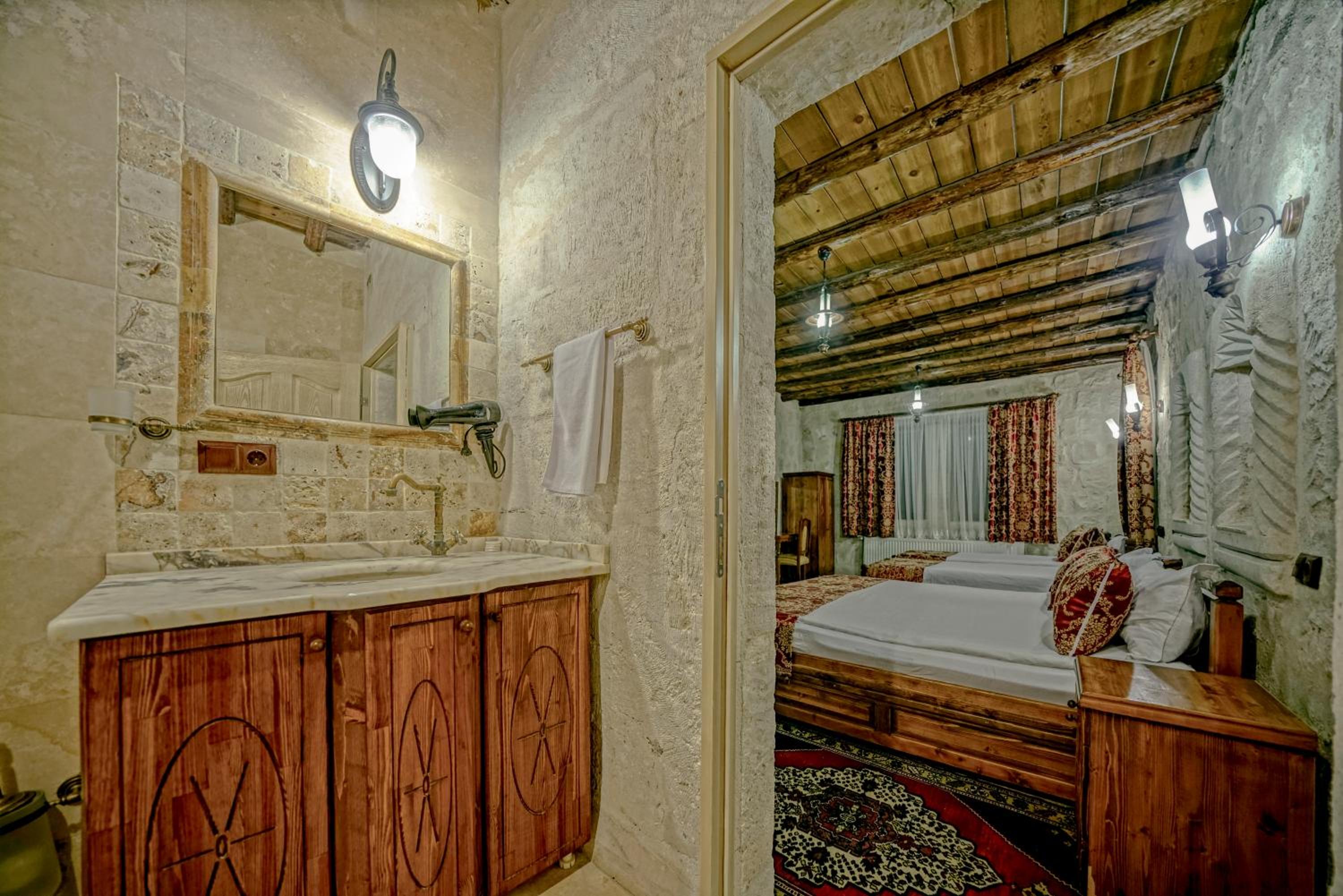 Elysee Cave House - Image 36