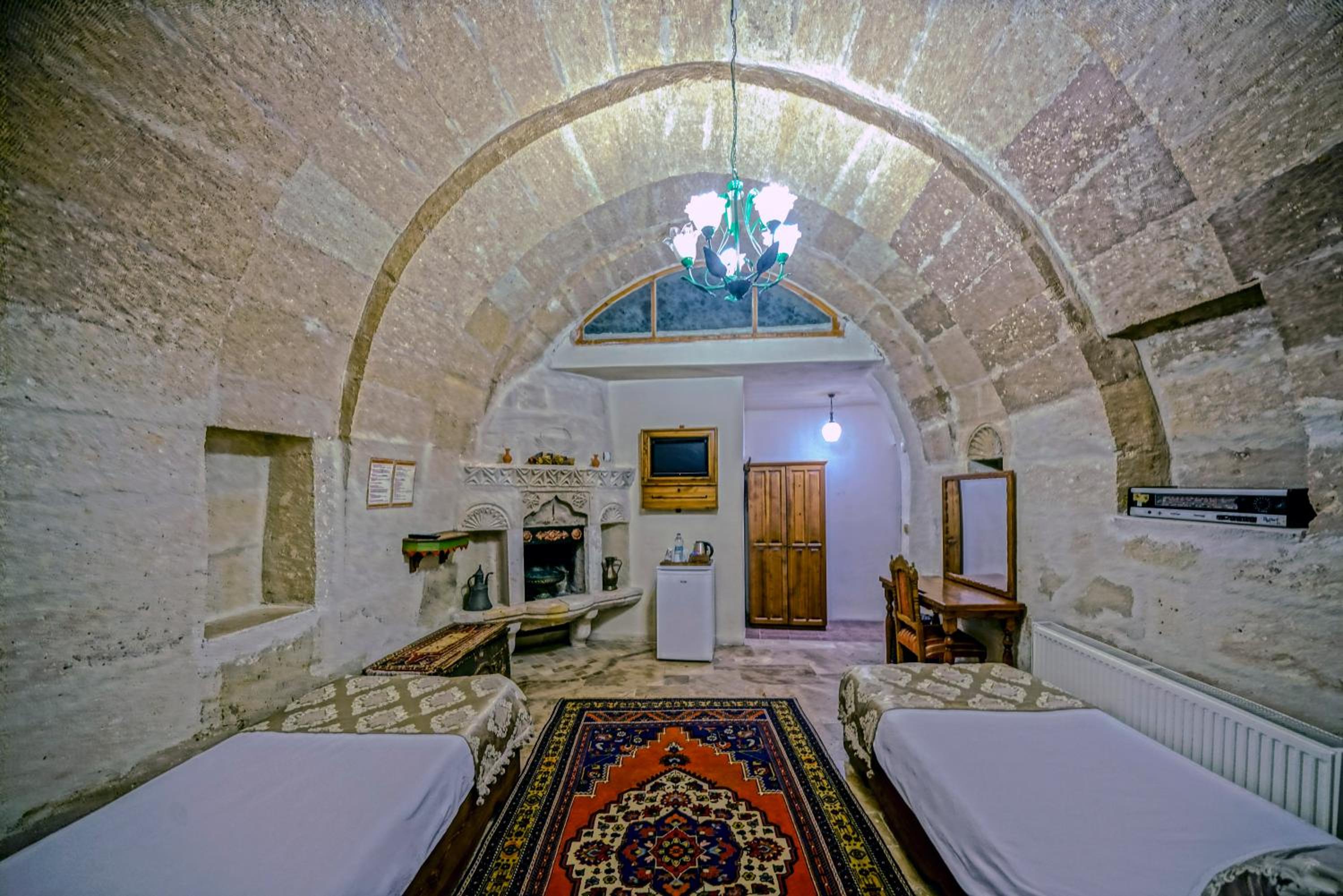 Elysee Cave House - Image 38