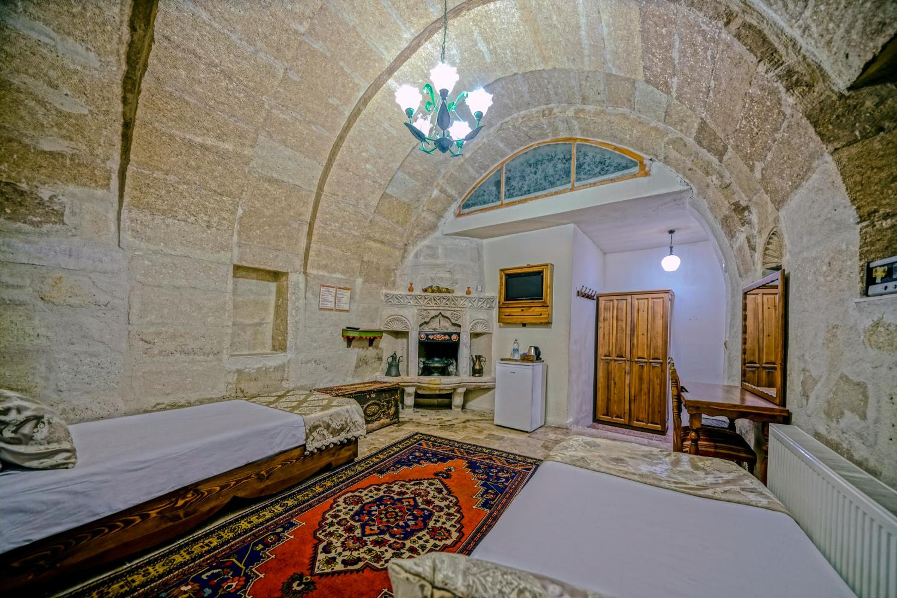 Elysee Cave House - Image 37