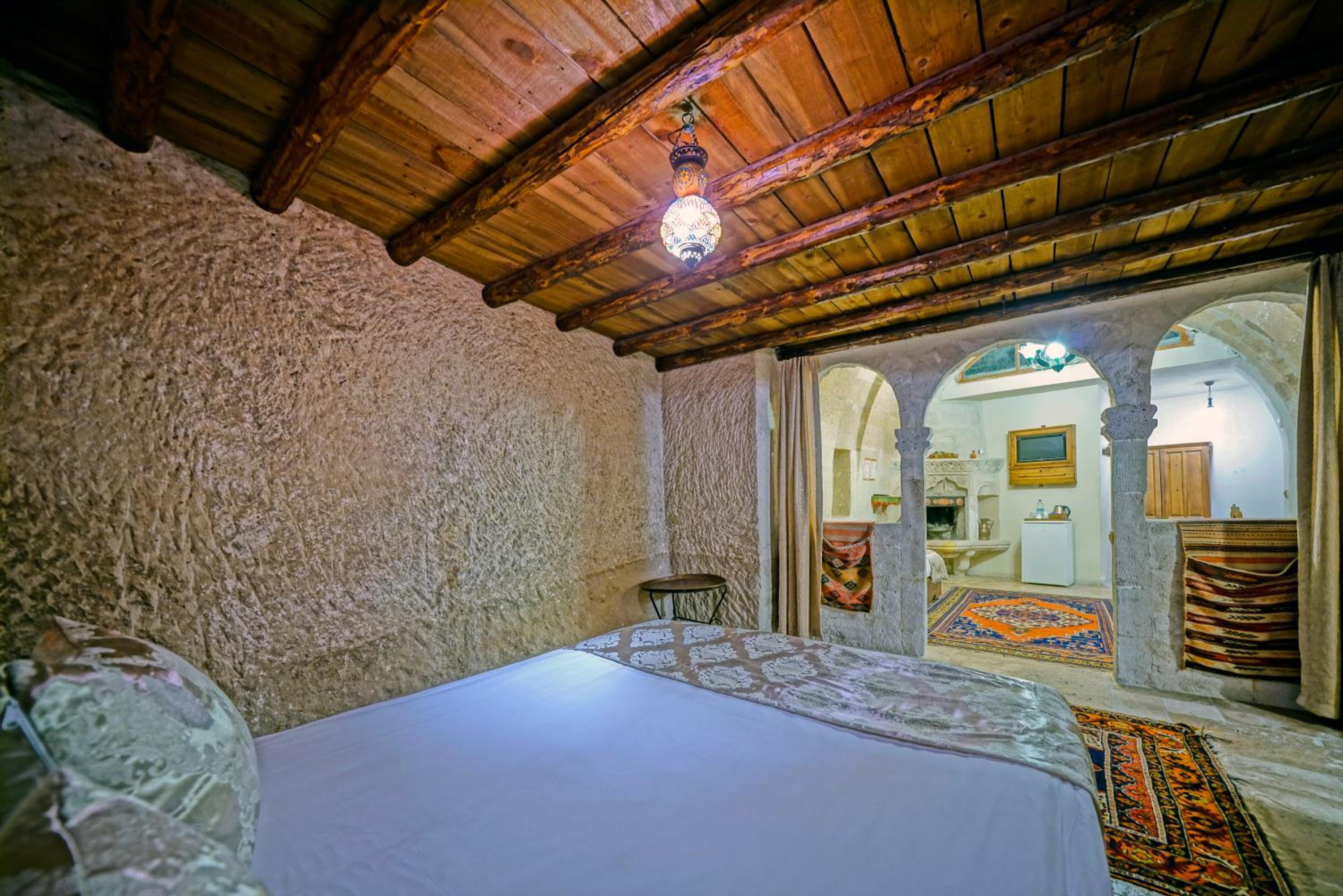 Elysee Cave House - Image 41