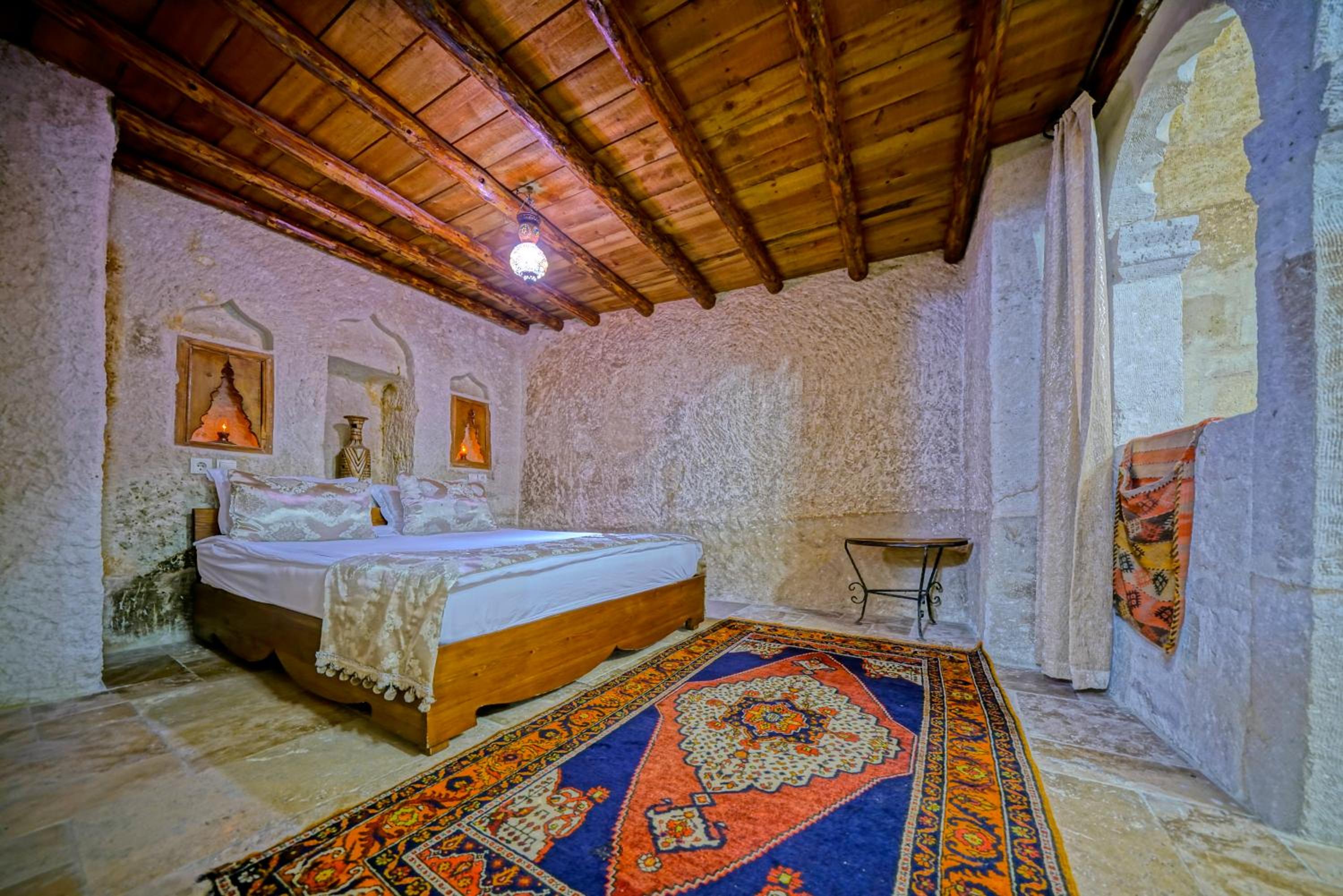 Elysee Cave House - Image 44