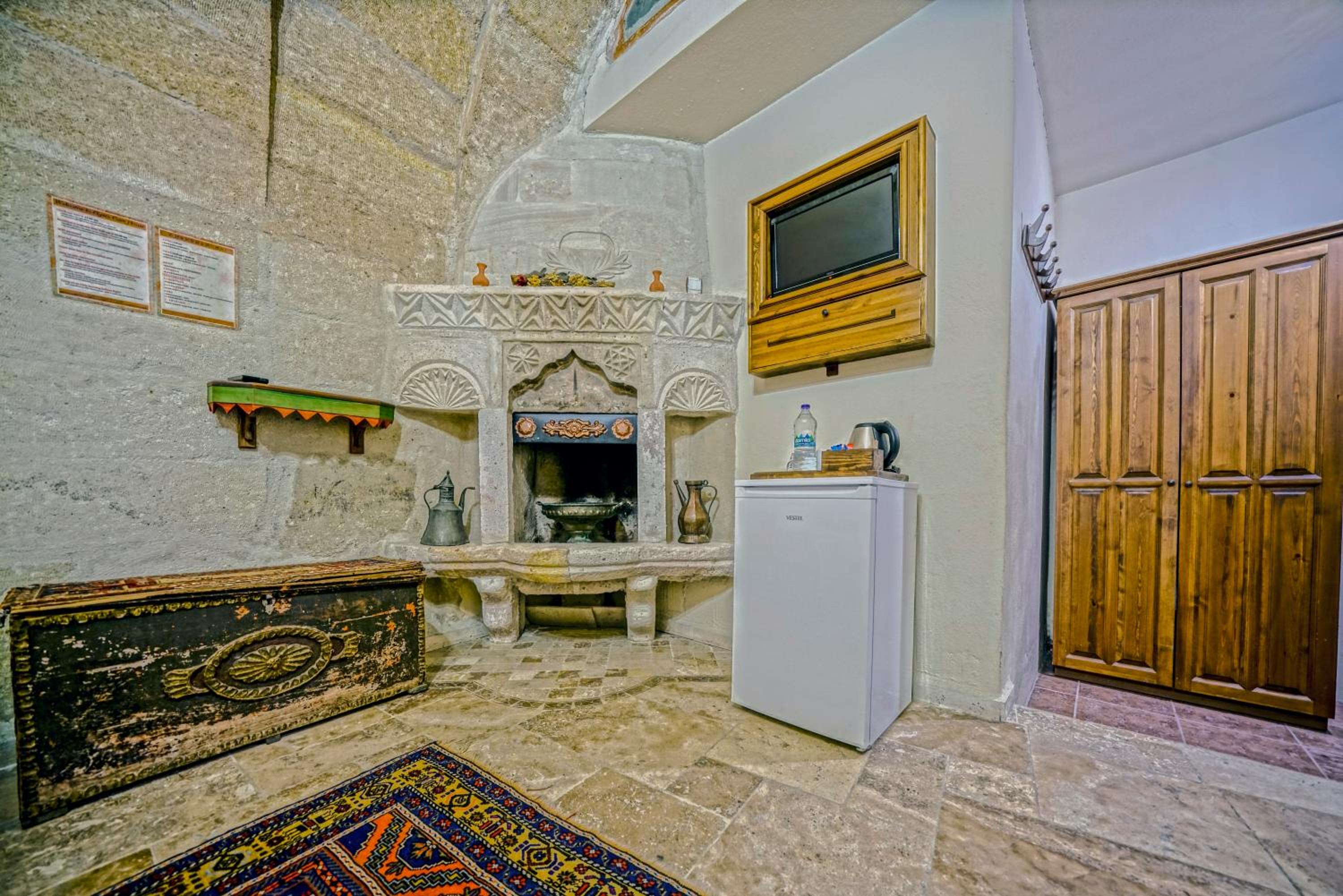 Elysee Cave House - Image 49