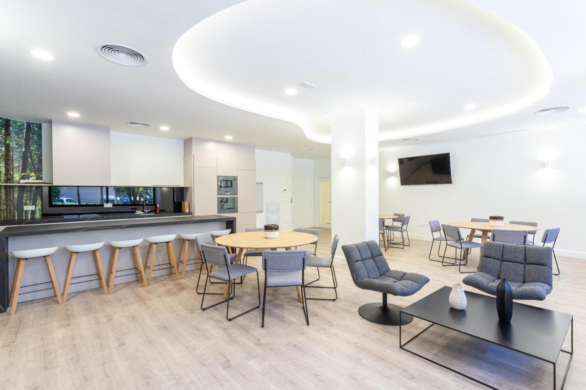 Blue Infinity Luxury Apartment by GHR Rentals photo 4