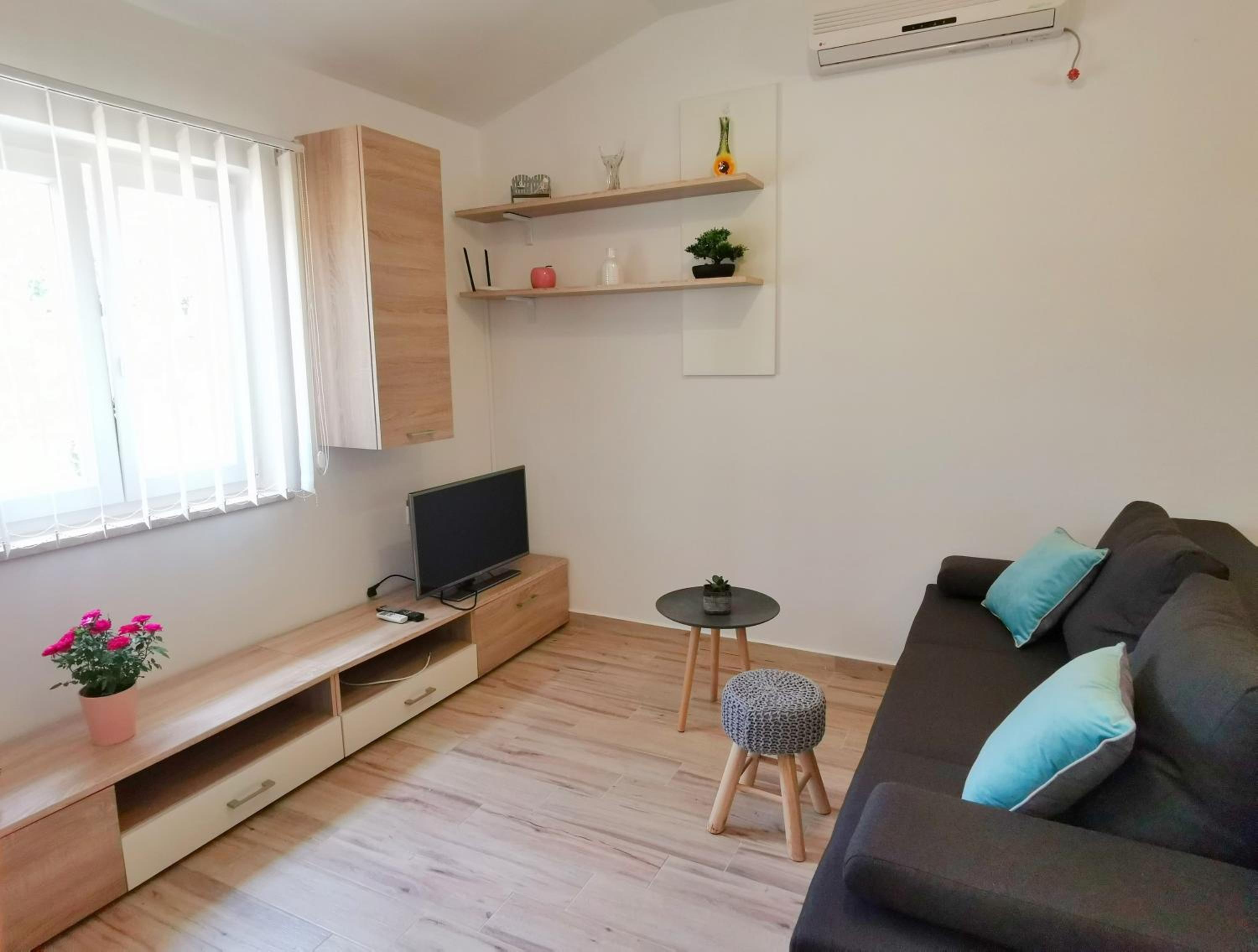 Vidas Nela - Holiday House