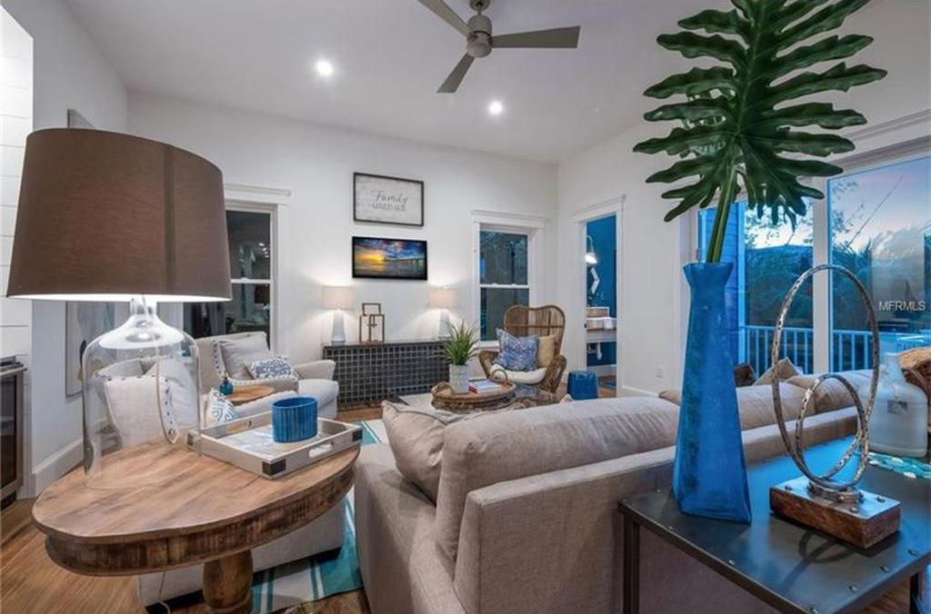 Slice of Paradise by Beach Retreats view 5