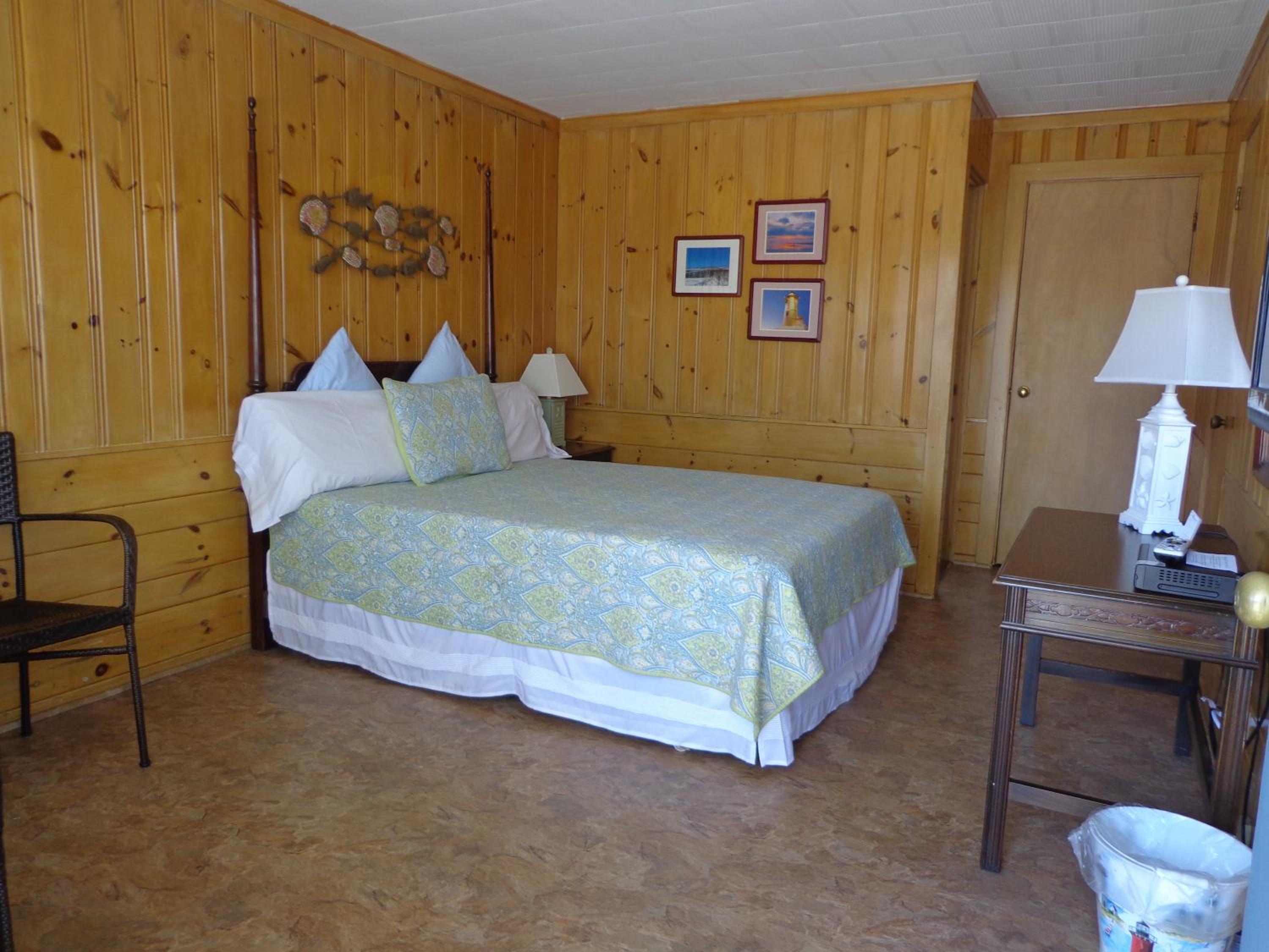 Town & Beach Motel