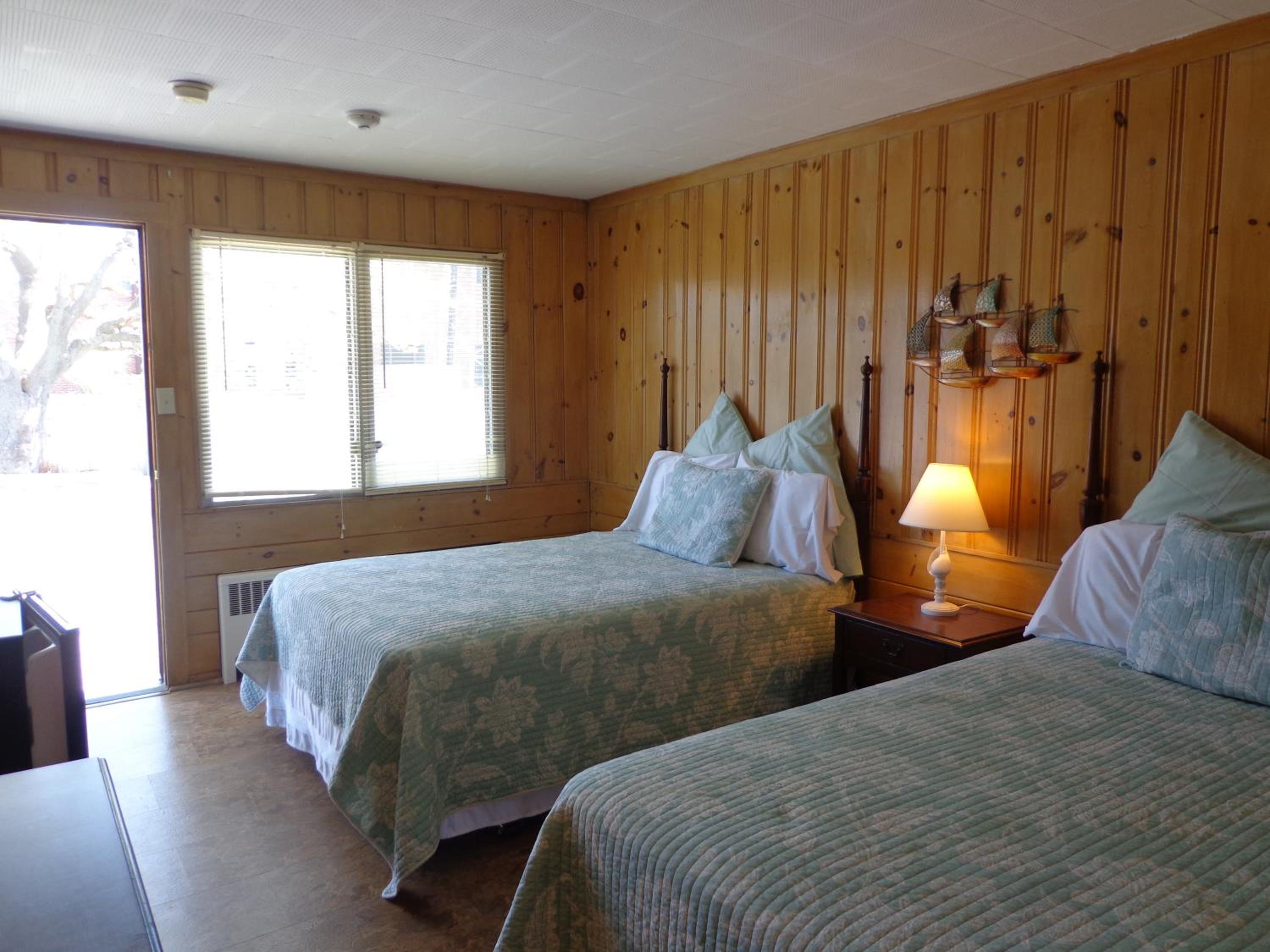 Town & Beach Motel