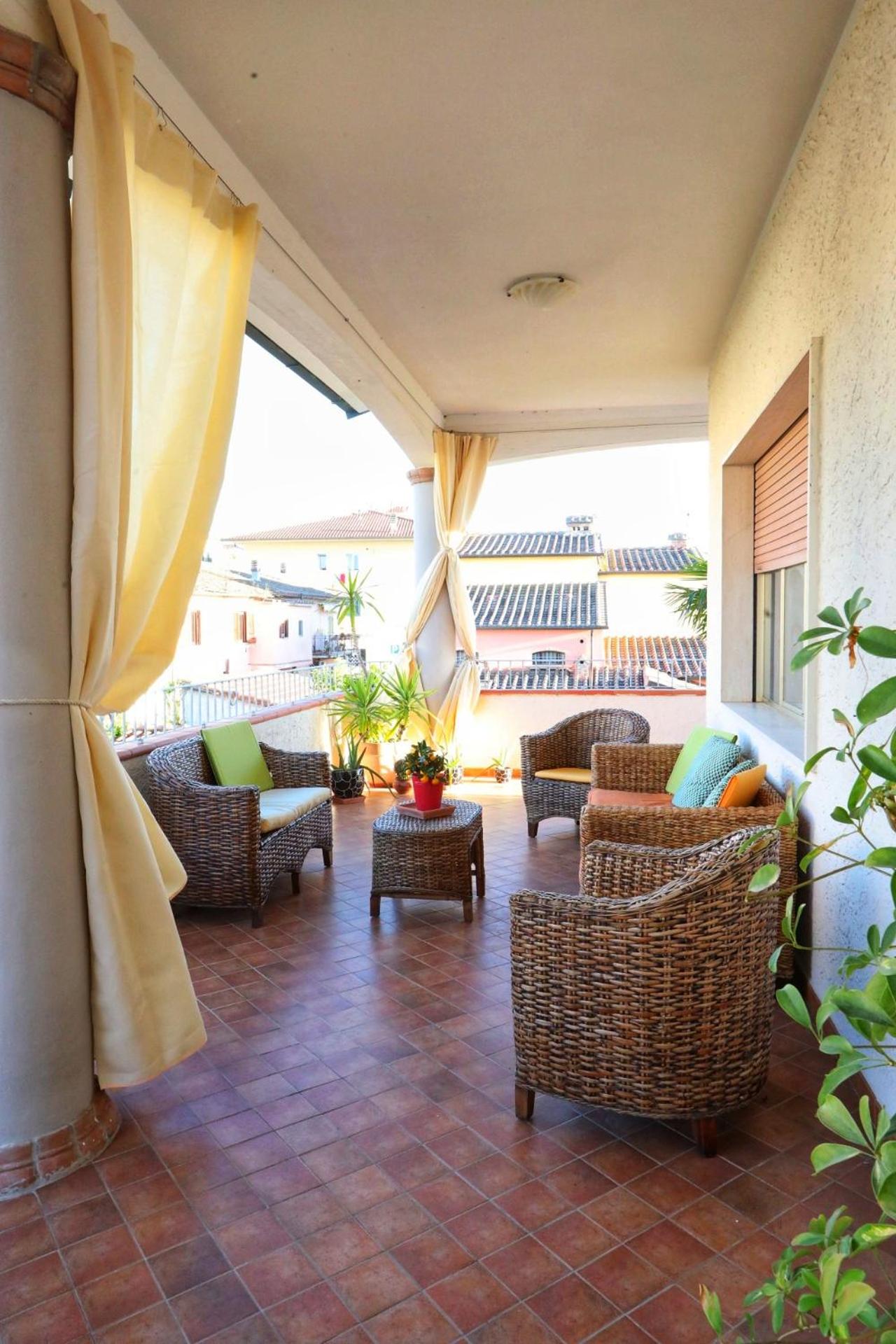 casa vacanza con piscina grande e idromassaggio jacuzzi