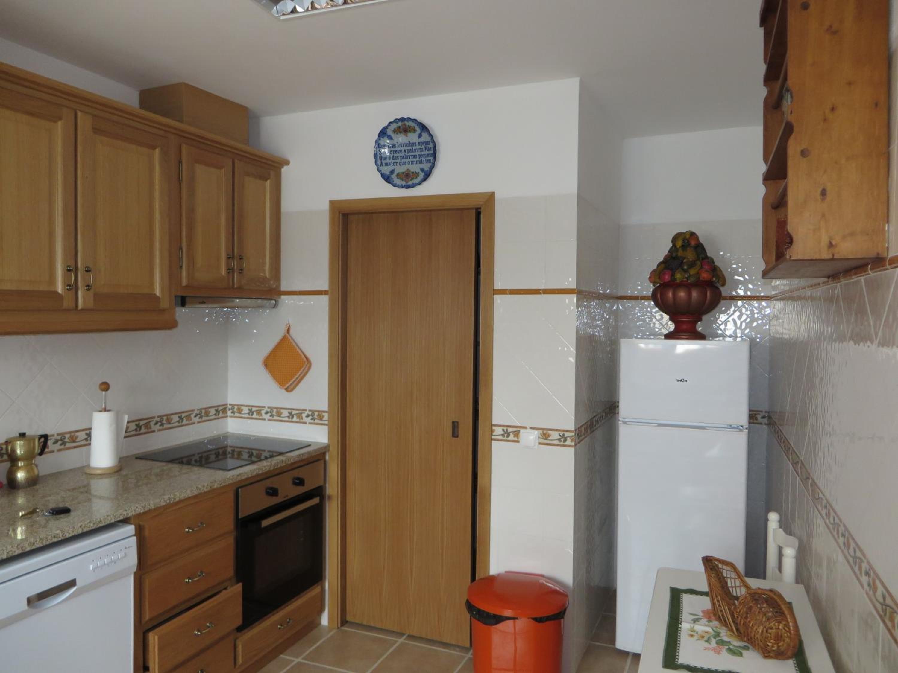 Casa do Castelo casa de vacaciones Redondo — kitchen