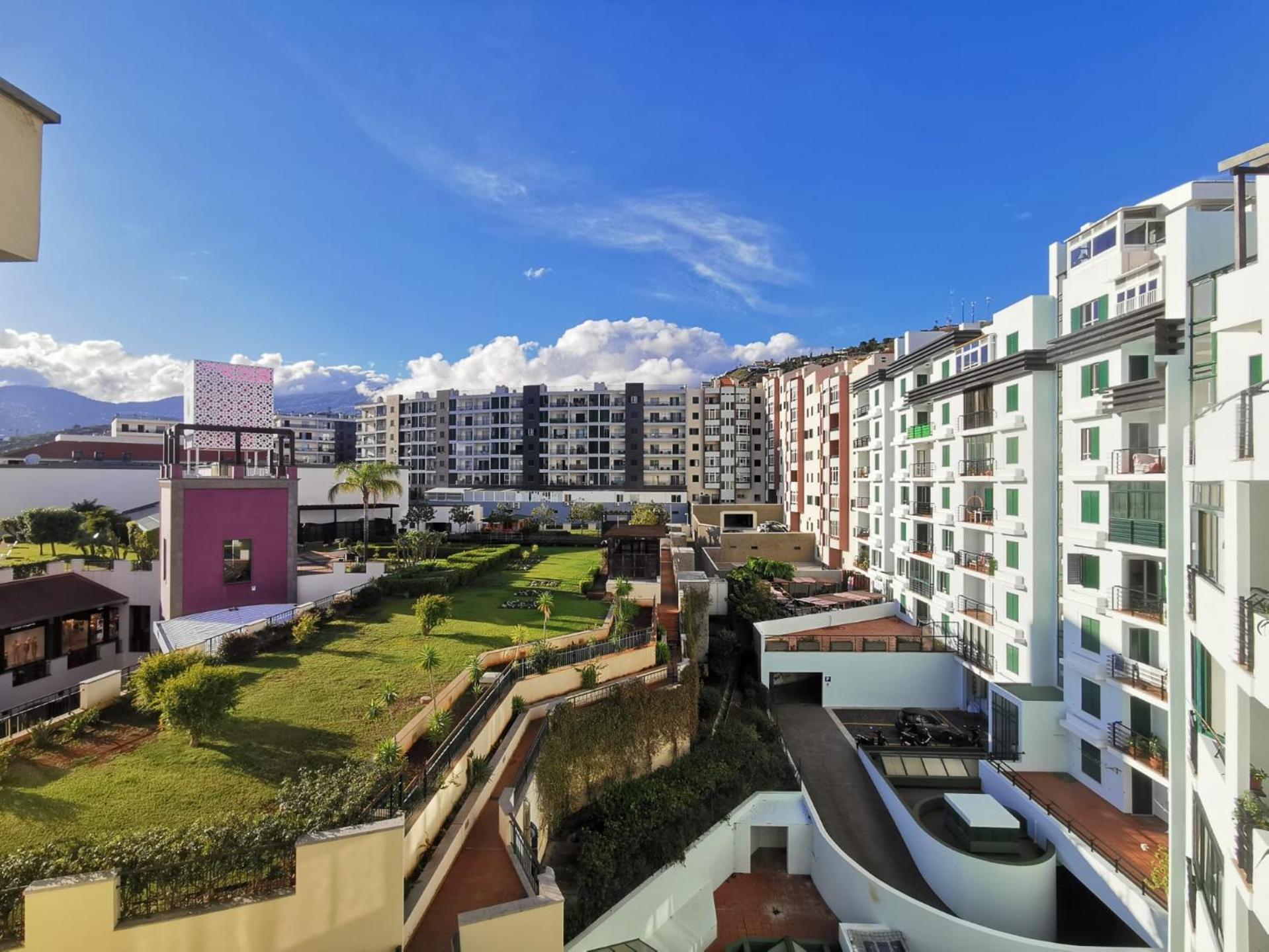 Sun Island Apartments view 3
