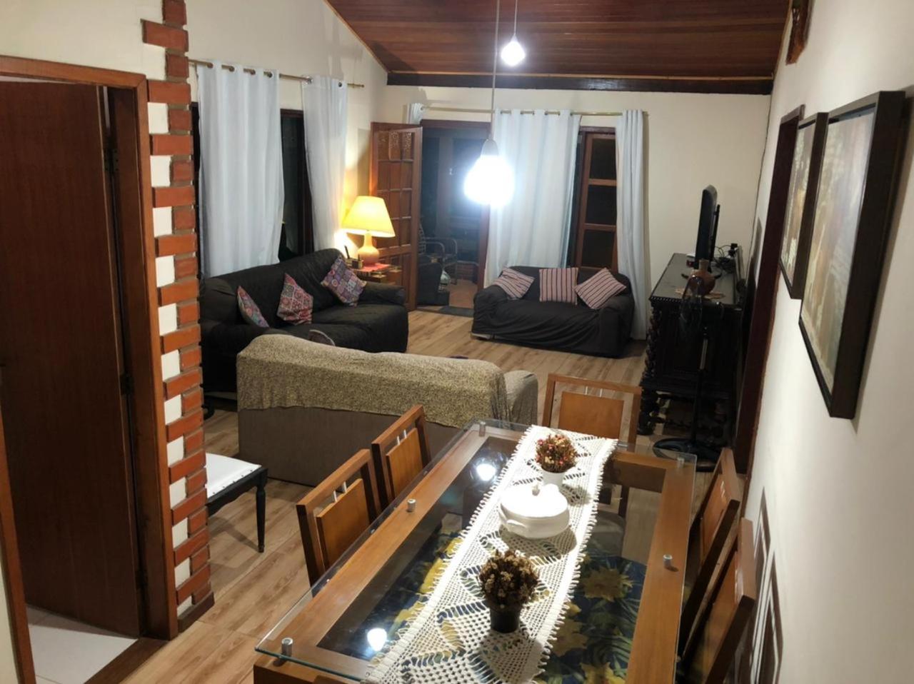 Lumiar linda vista das montanhas, com lareira, churrasqueira, wifi, Tv a cabo, casa ampla, arejada jardim pertinho do centro de Lumiar e de cachoeiras