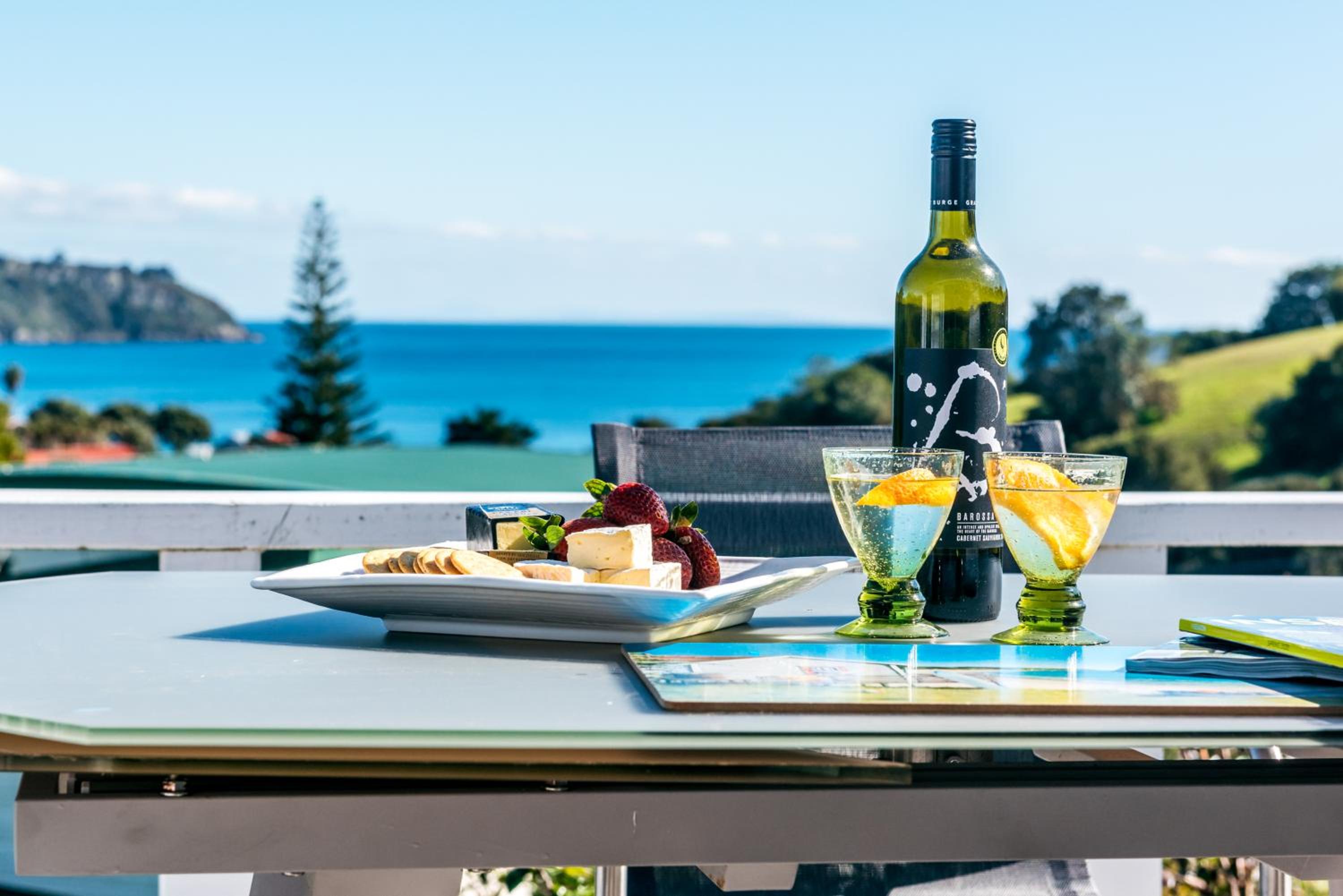 Roses Bach - Stay Waiheke view 3