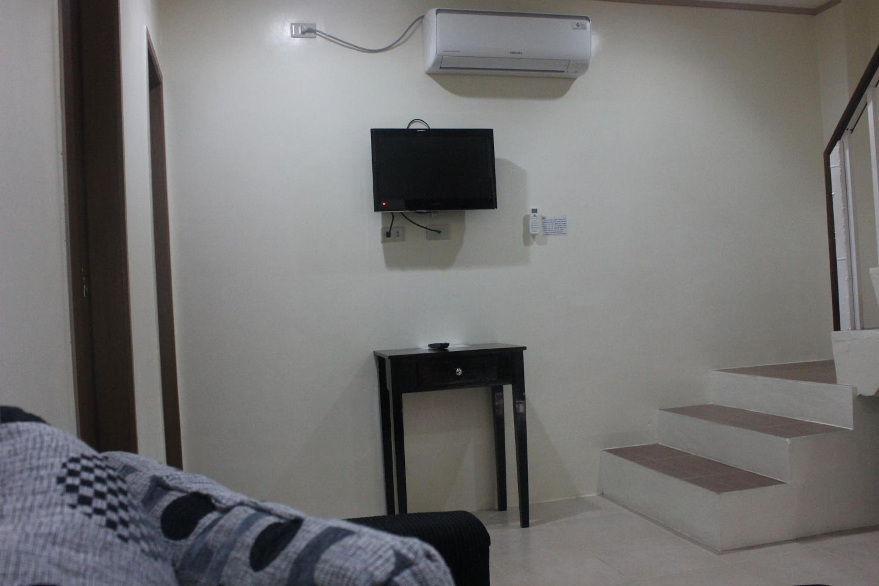 Blue Lagoon Inn & Suites
