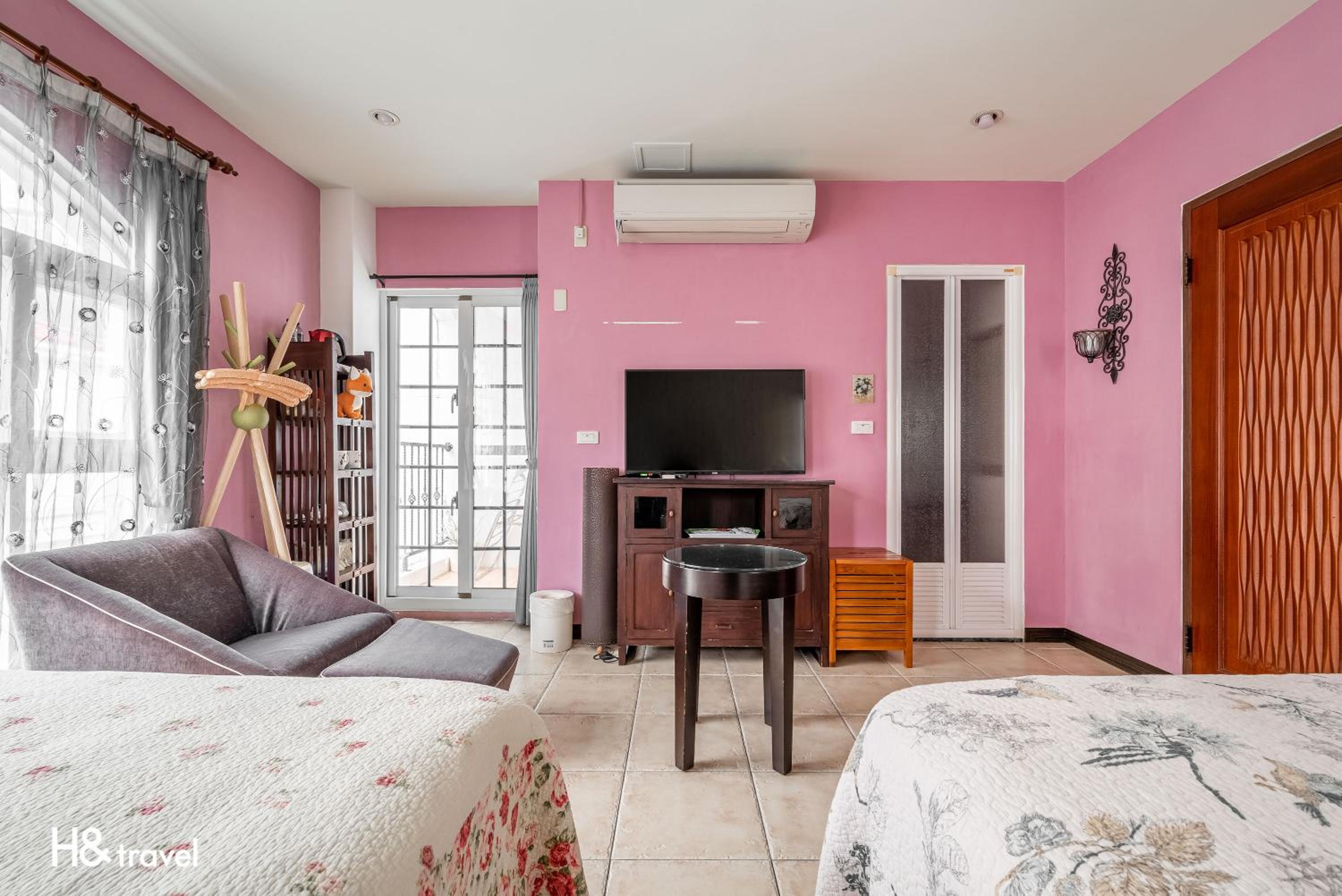 White Cotton Candy Homestay