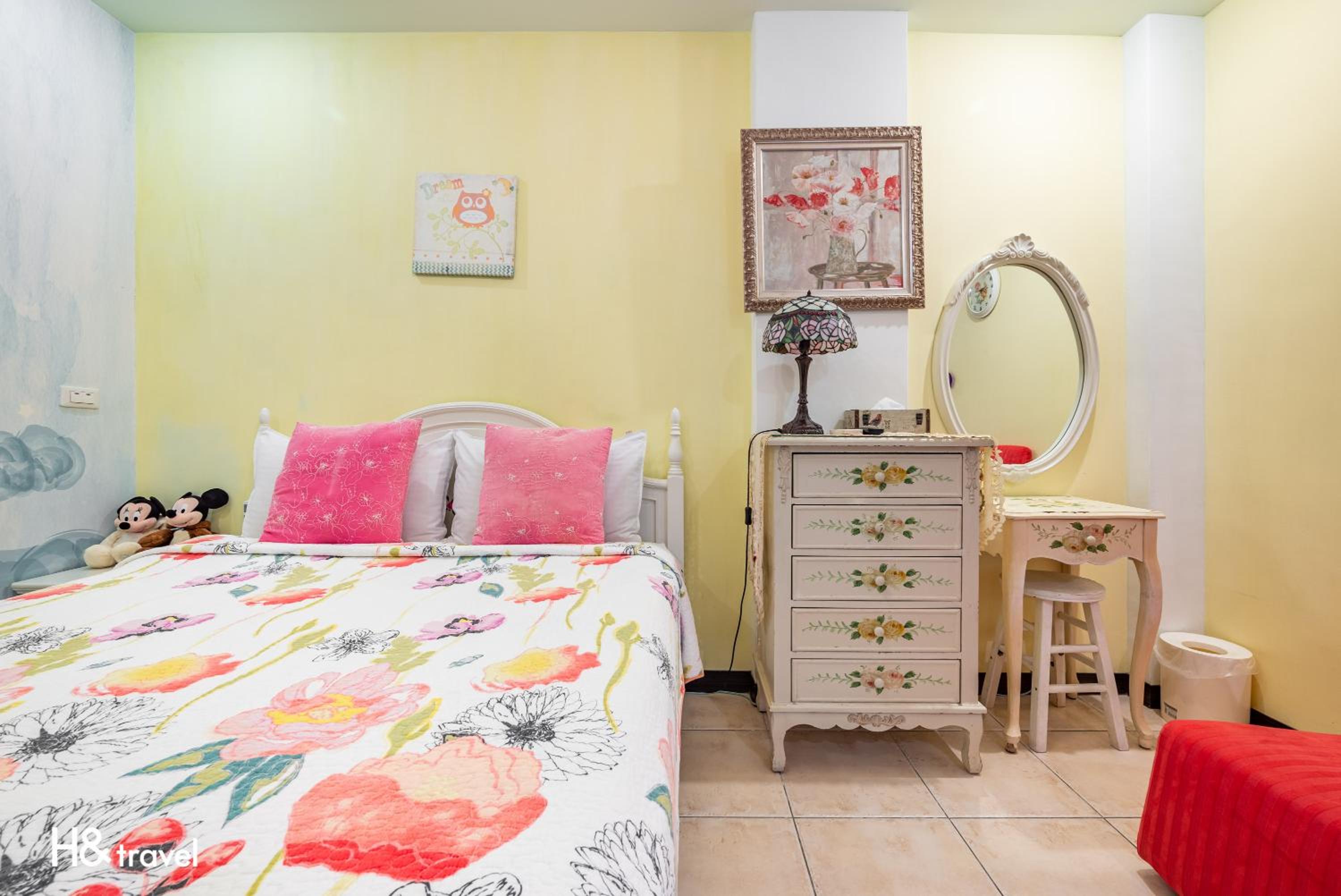 White Cotton Candy Homestay