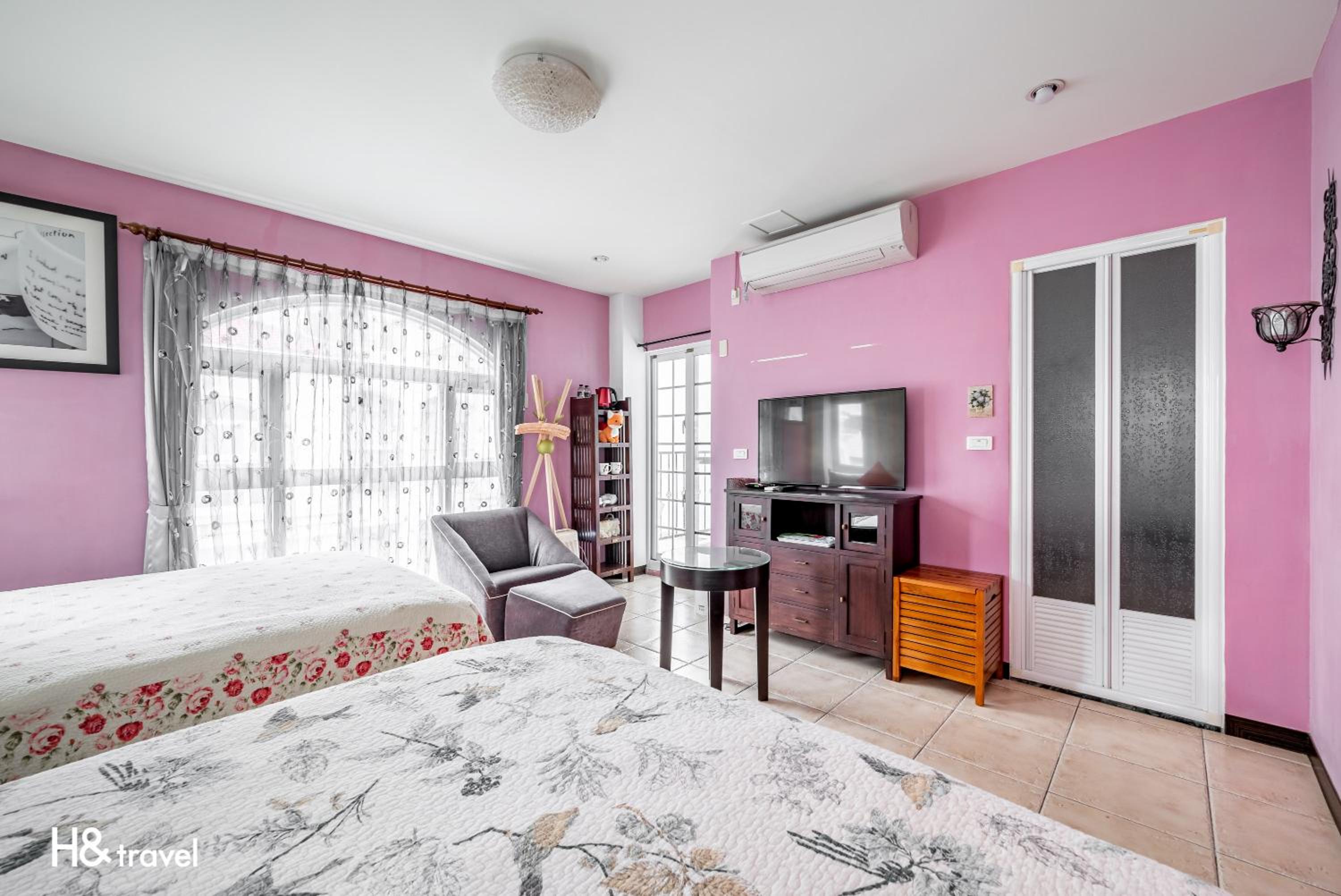 White Cotton Candy Homestay