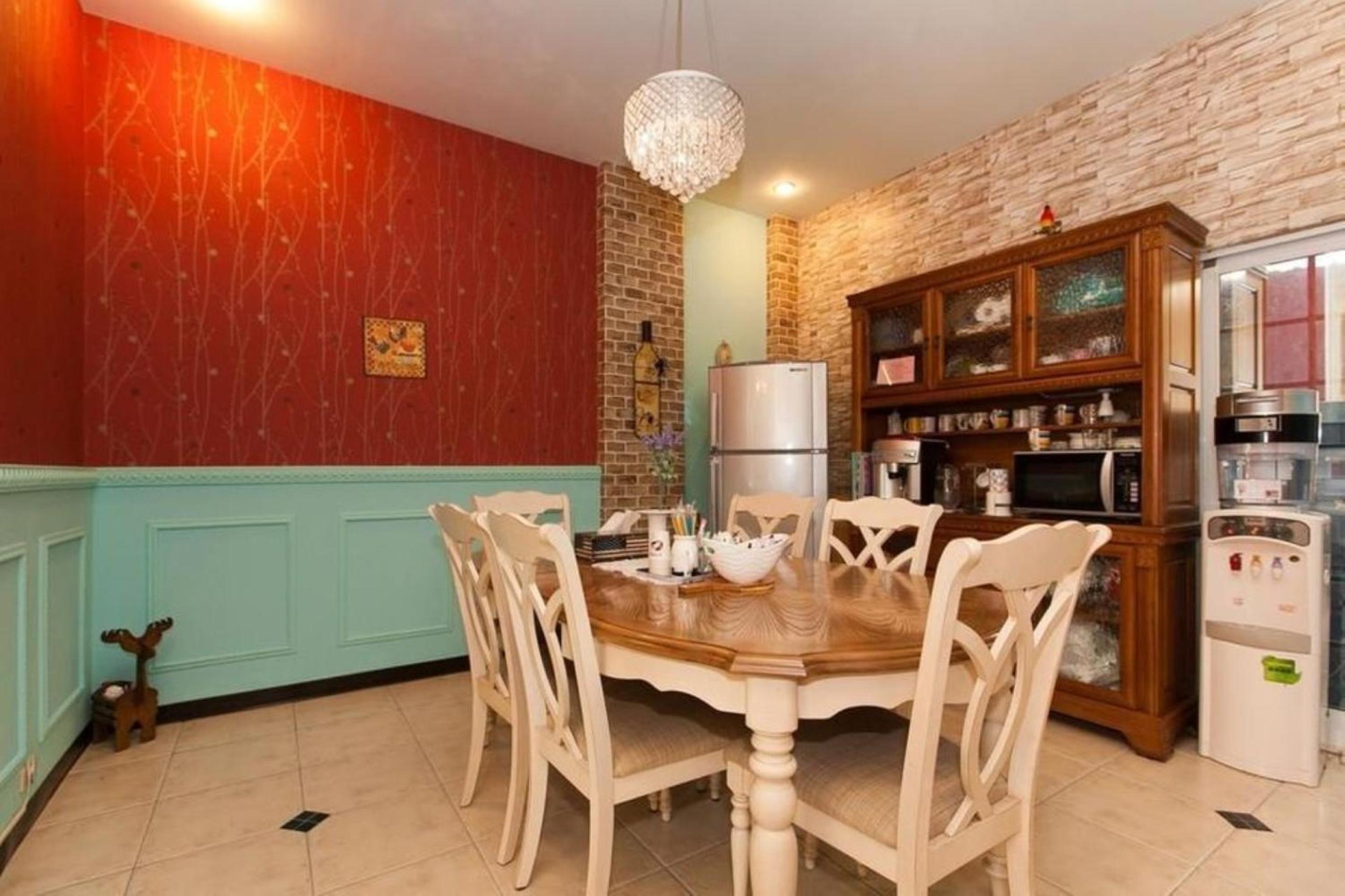 White Cotton Candy Homestay