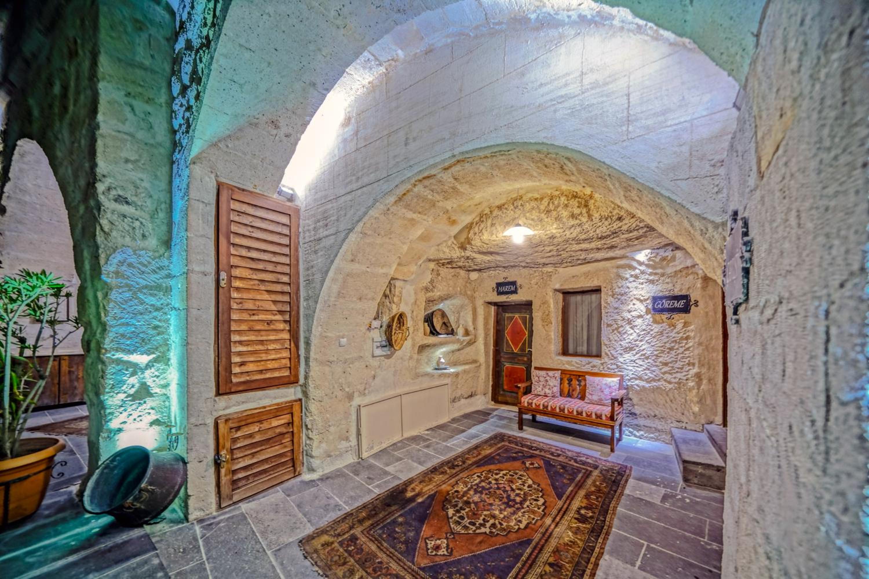 Elysee Cave House - Image 56