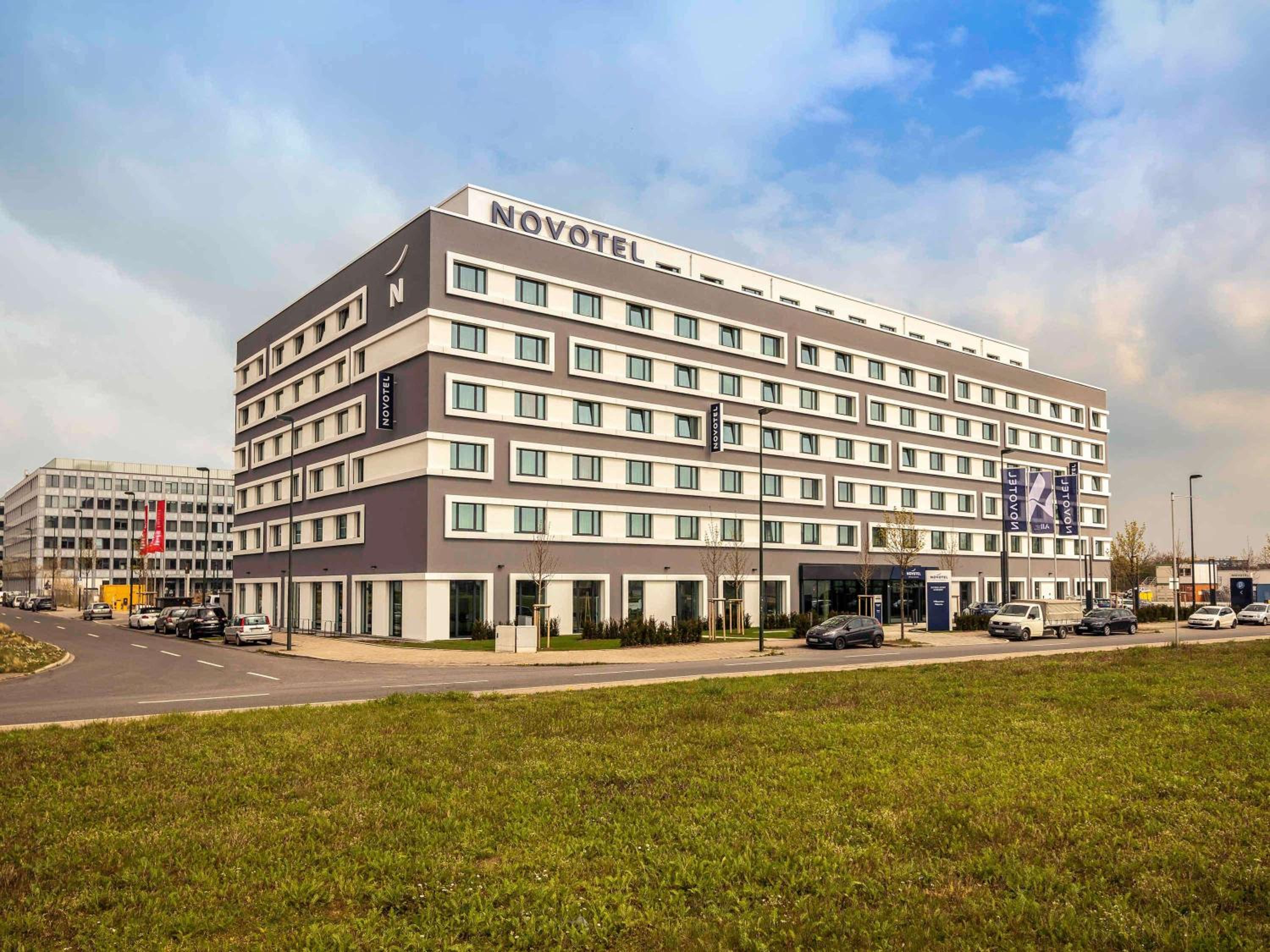 Hotel Novotel Duesseldorf Airport - Image 1