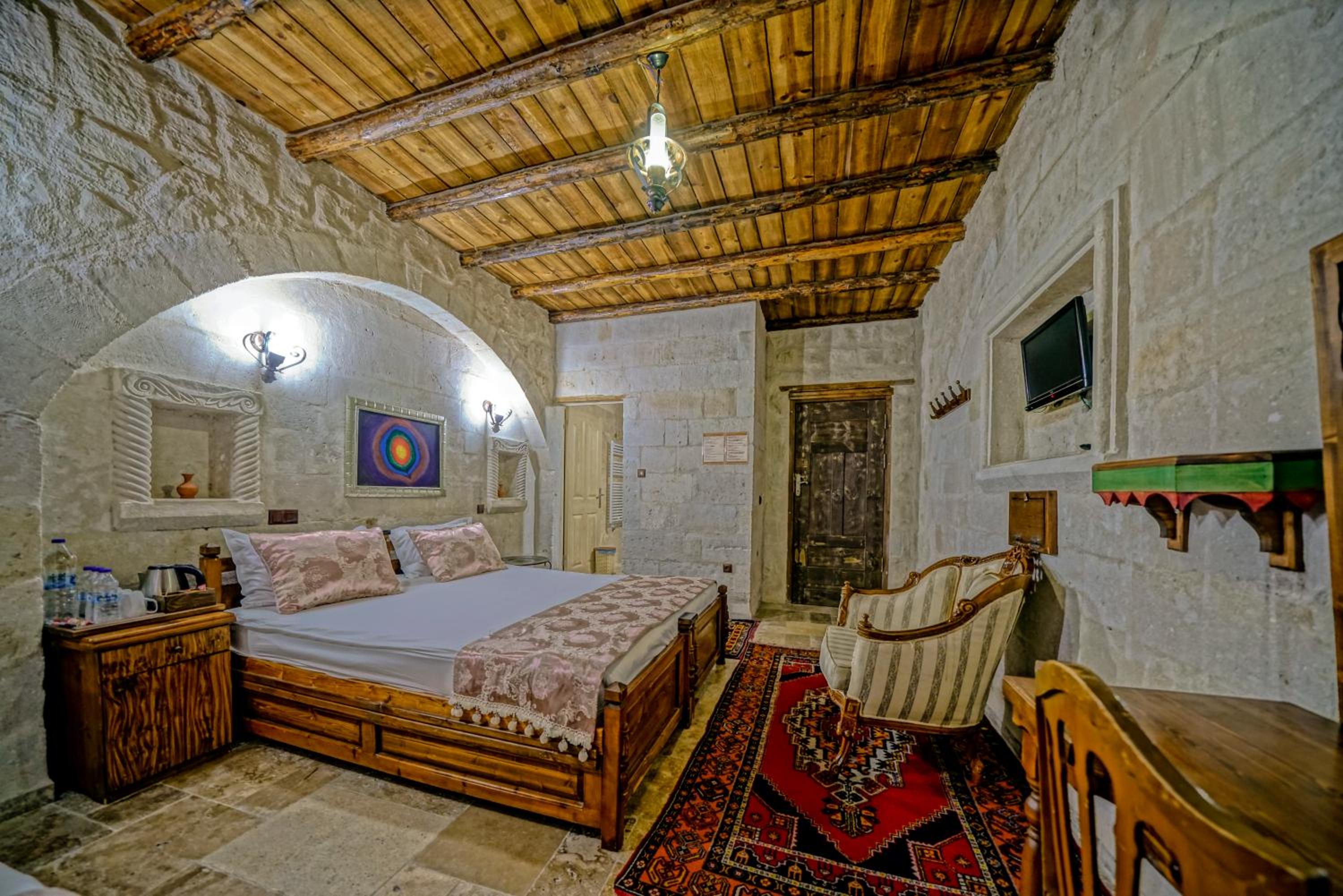 Elysee Cave House - Image 98