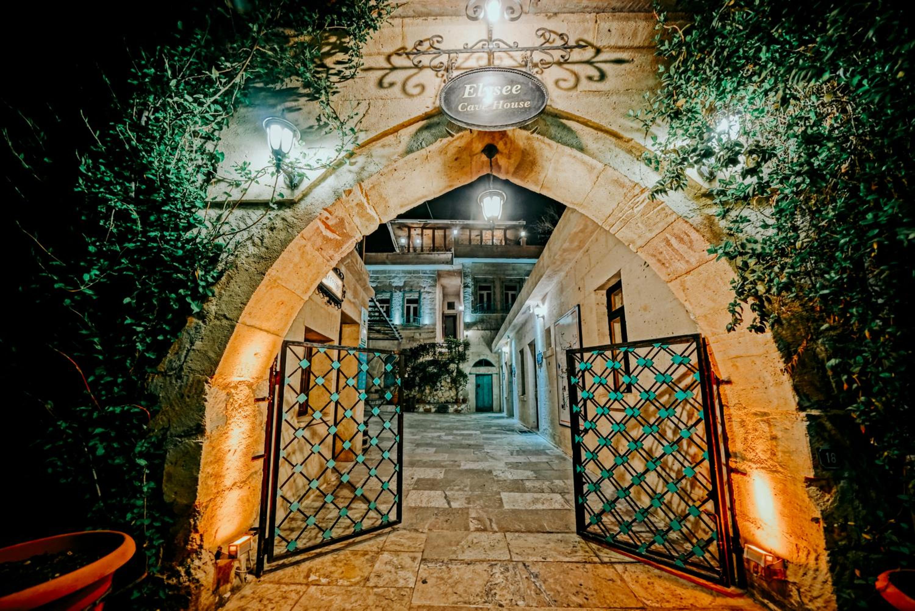 Elysee Cave House - Image 142
