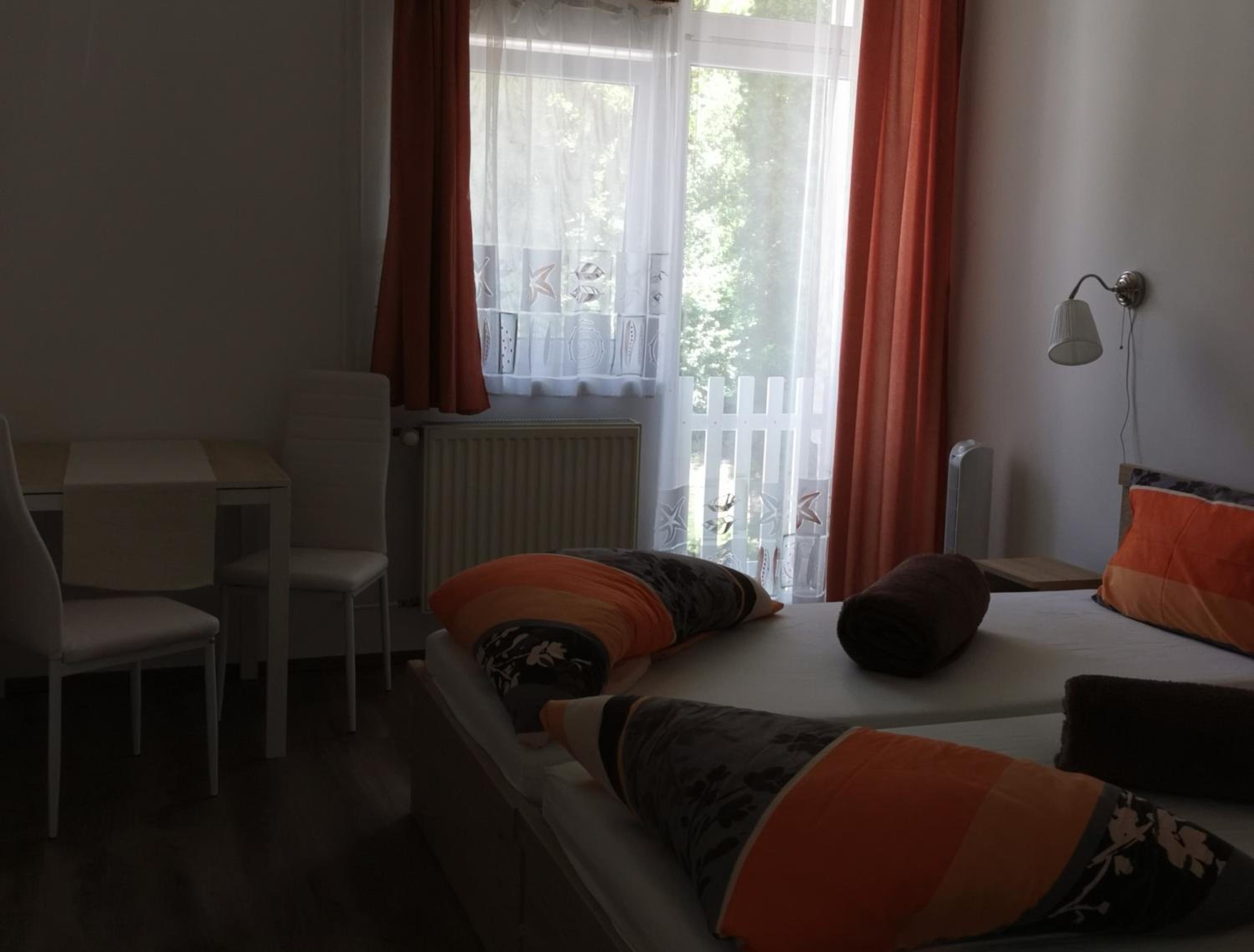 Photo 33